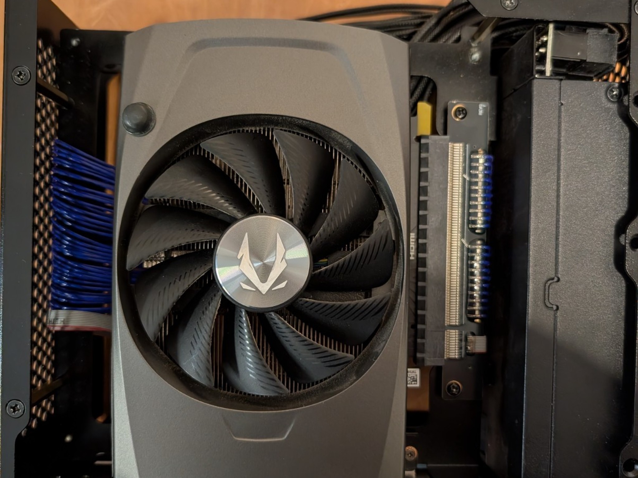 ZOTAC GAMING GeForce RTX 4060 SOLO - 8GB GDDR6 - Ultra-Compact SFF GPU