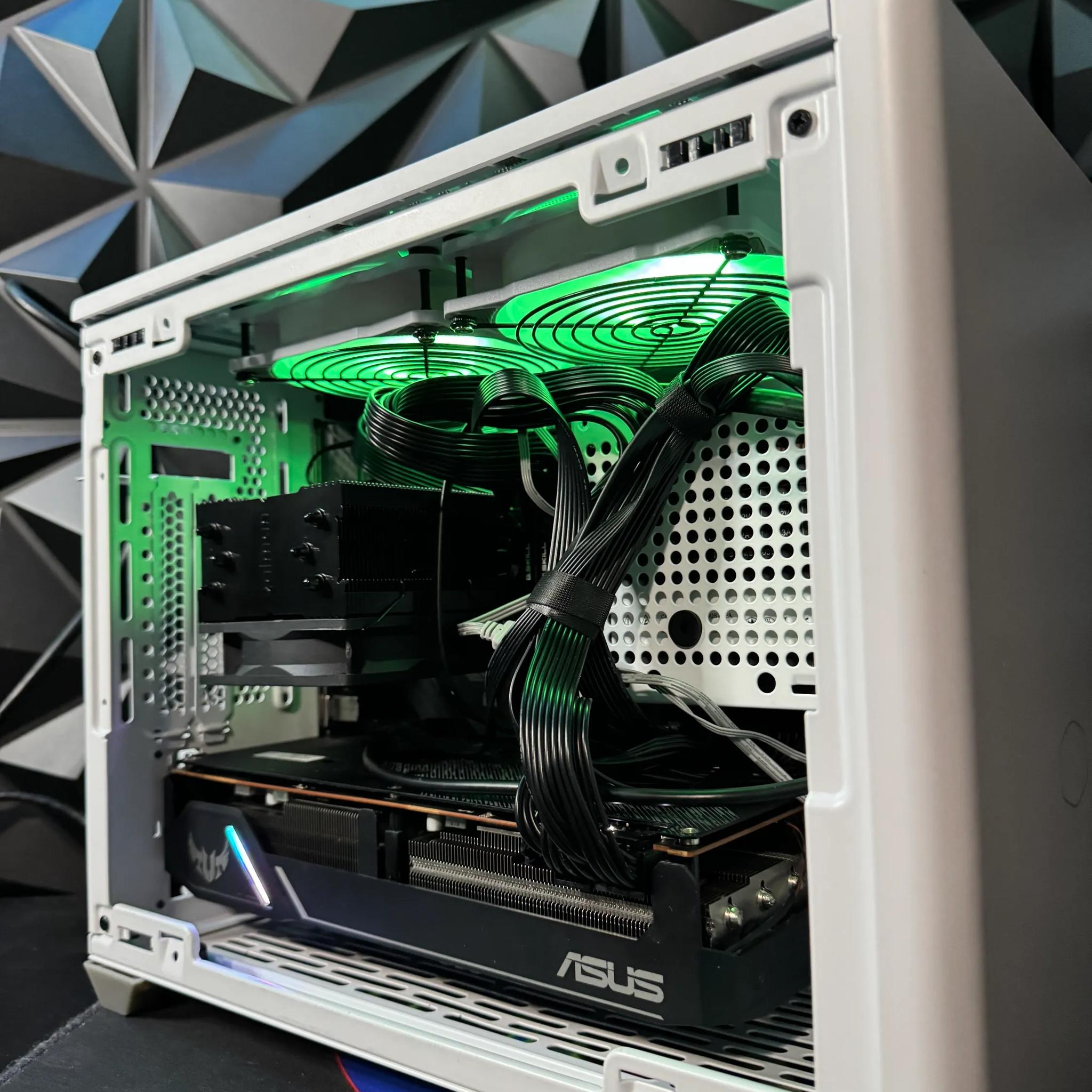 🎮🖥️🐾Tiny Tusker🎮🖥️🐾 |i7 10700T| RX 5700XT| 16 GB DDR4| 1.25 TB NVME