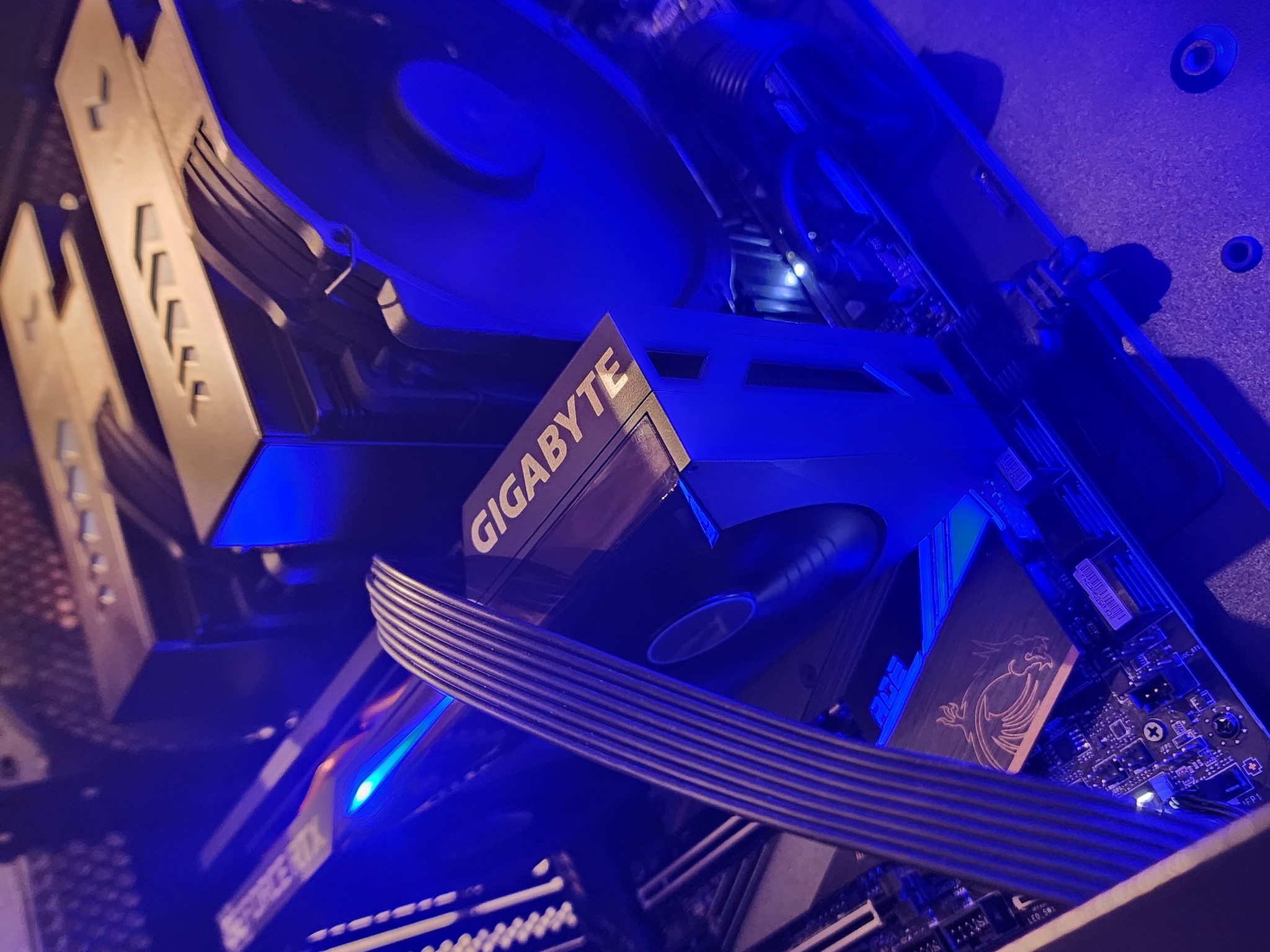Nvidia RTX 3060 Ti / i7-10700K / 16GB DDR4 RAM / 1TB NVMe