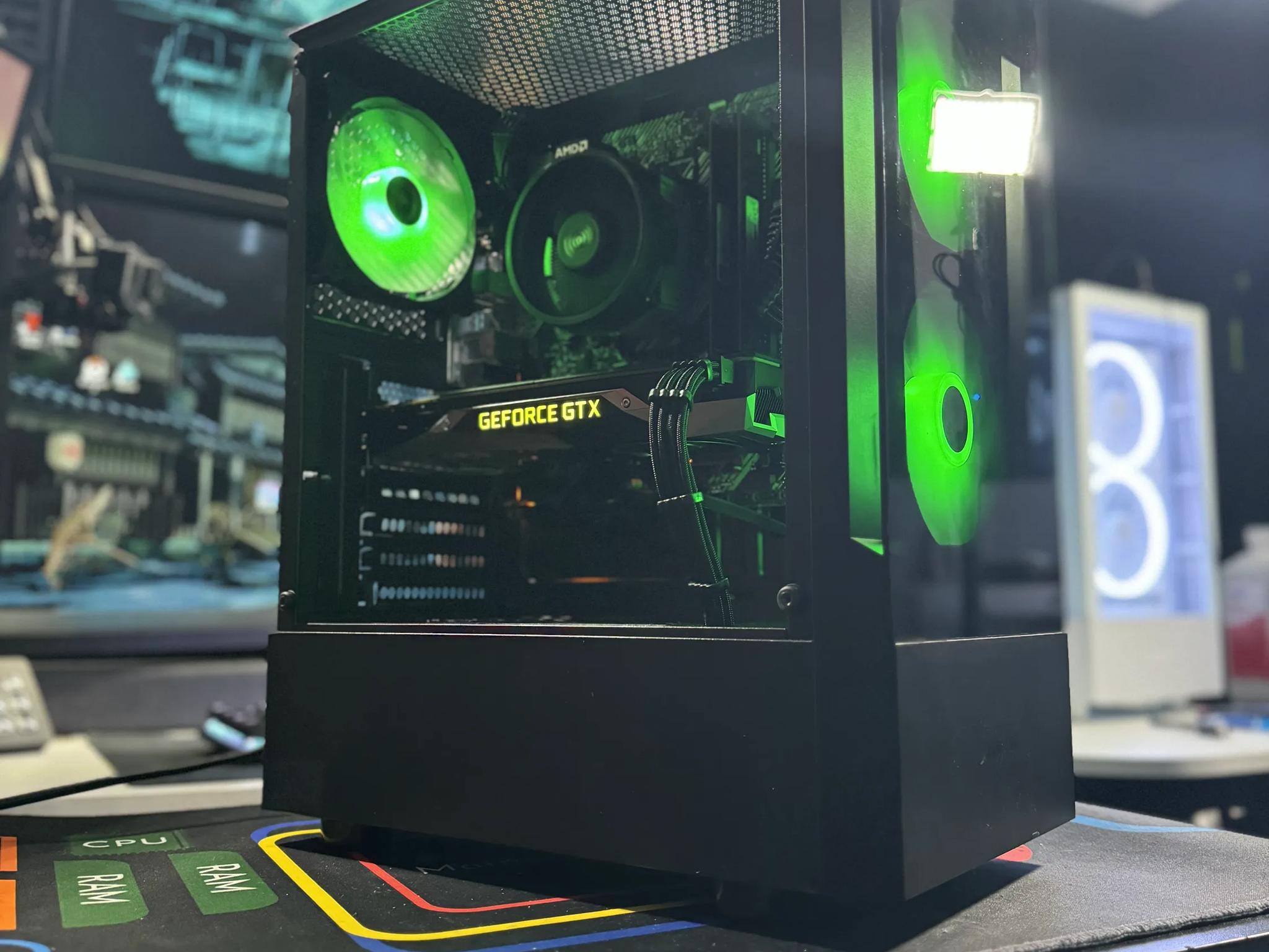 RGB Gaming PC - GTX 1070 - Ryzen 7 1700 - 16GB DDR4 - 500GB SSD