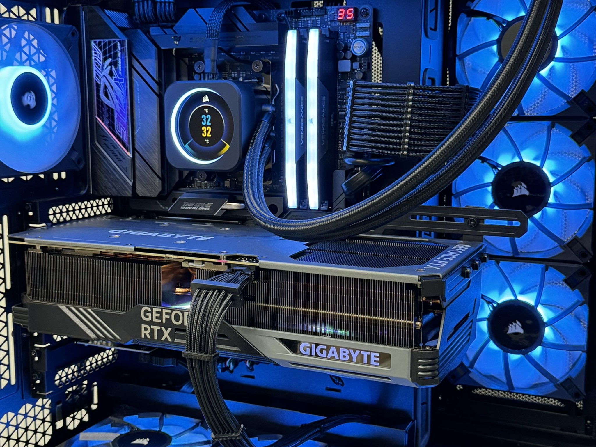 Corsair Pro Gaming PC | RTX 4090, Ryzen 7 7800X3D, 32GB DDR5 6000MHz, 3TB NVMe SSD, 1000w