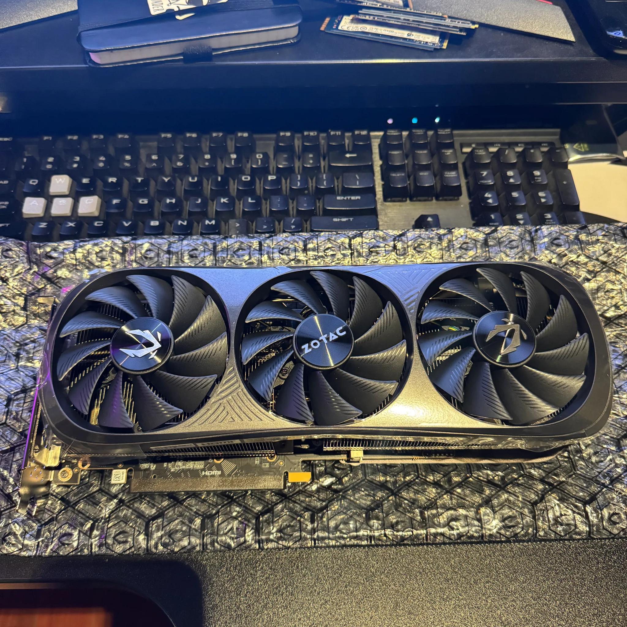 ZOTAC Gaming GeForce RTX 4080 Super Trinity Black Edition DLSS 3 16GB GDDR6X