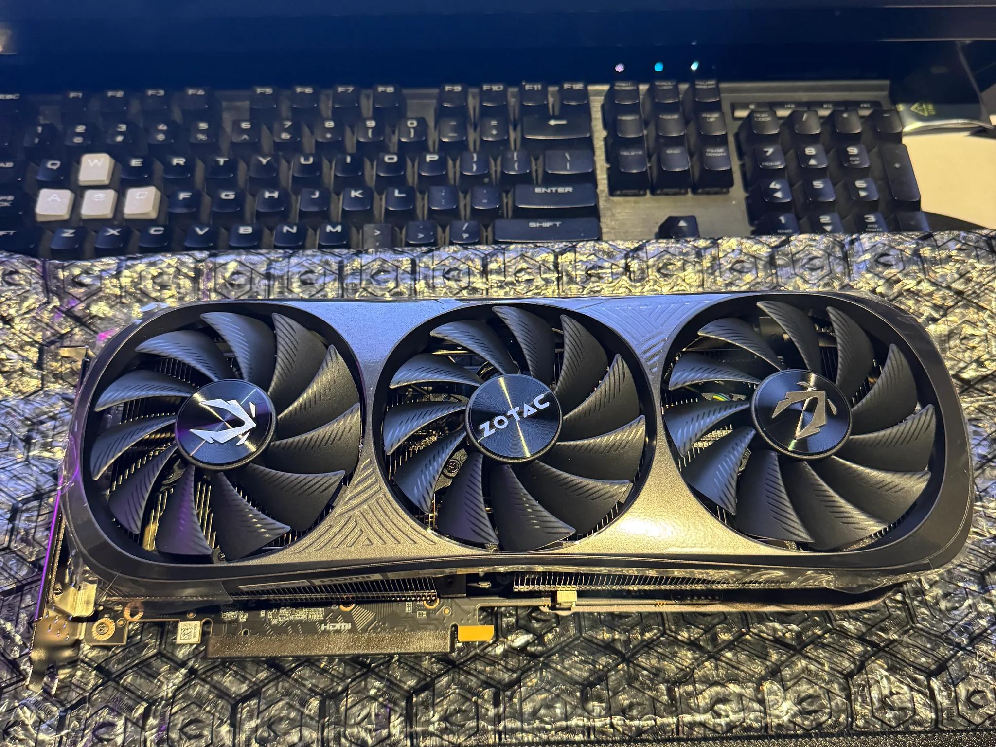 ZOTAC Gaming GeForce RTX 4080 Super Trinity Black Edition DLSS 3 16GB GDDR6X