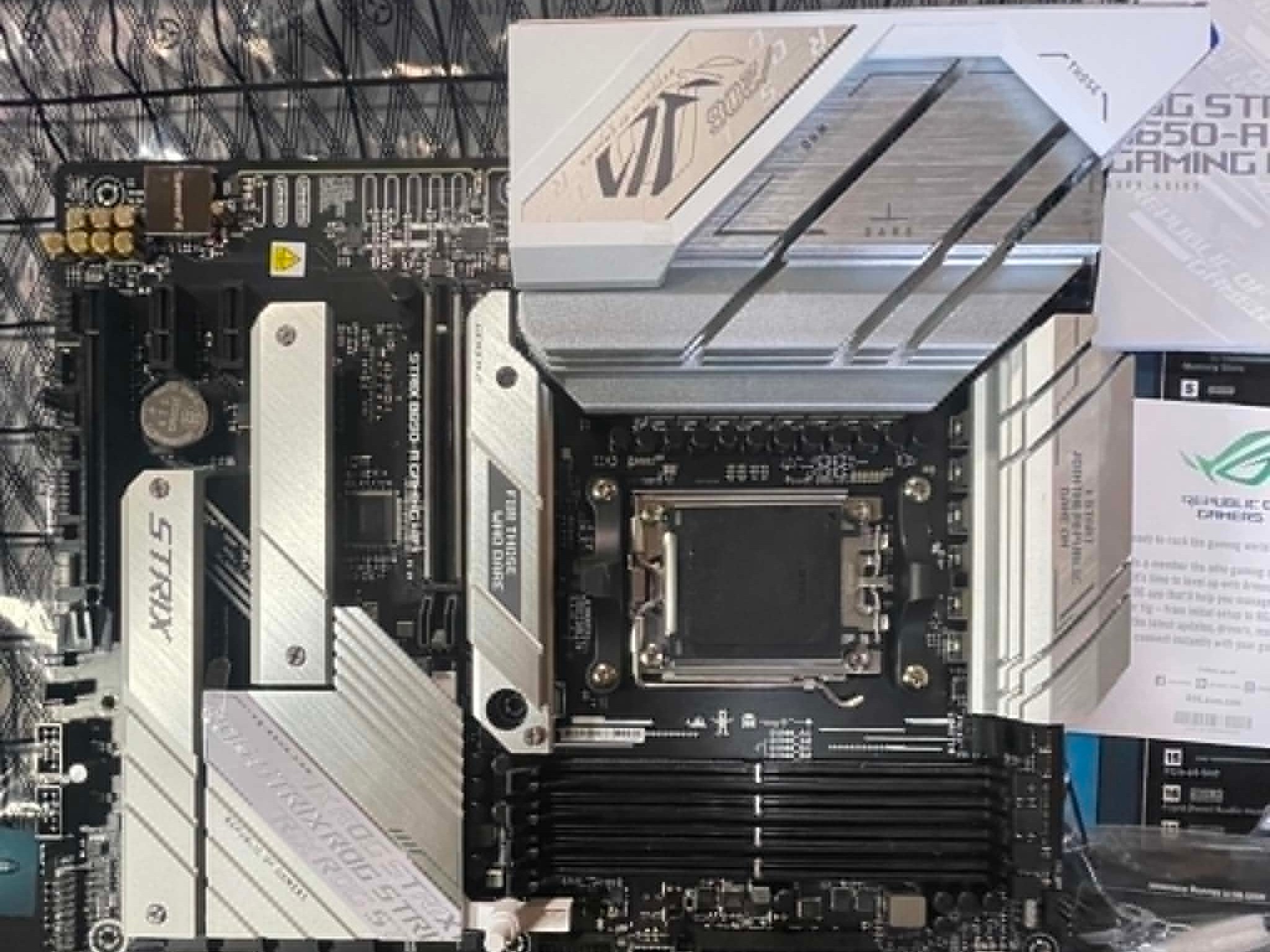 ASUS ROG Strix B650-A Gaming WiFi