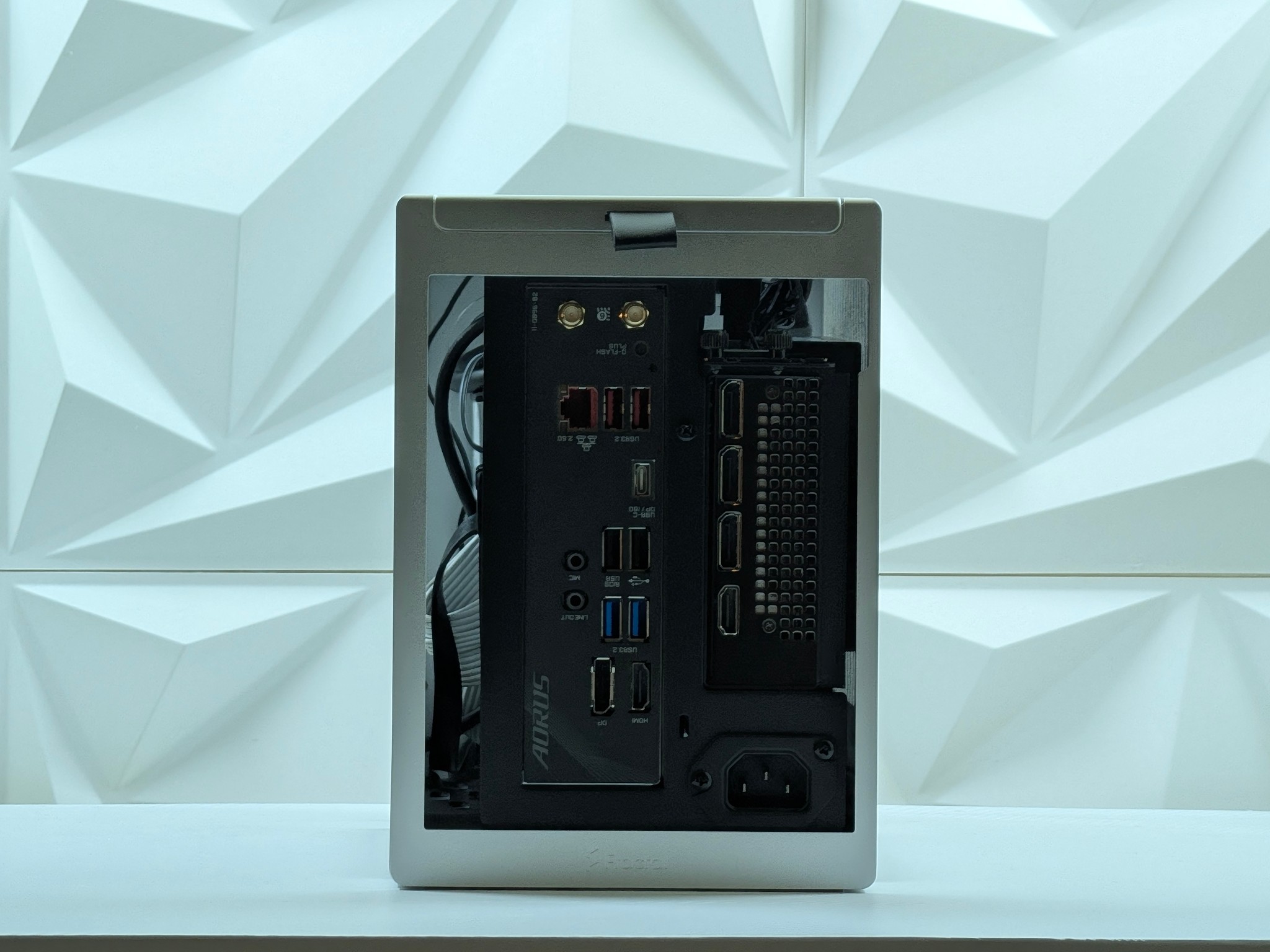 Mini Gaming PC | RTX 5060 Ti / Ryzen 5 7600X / 32GB DDR5 / 2TB
