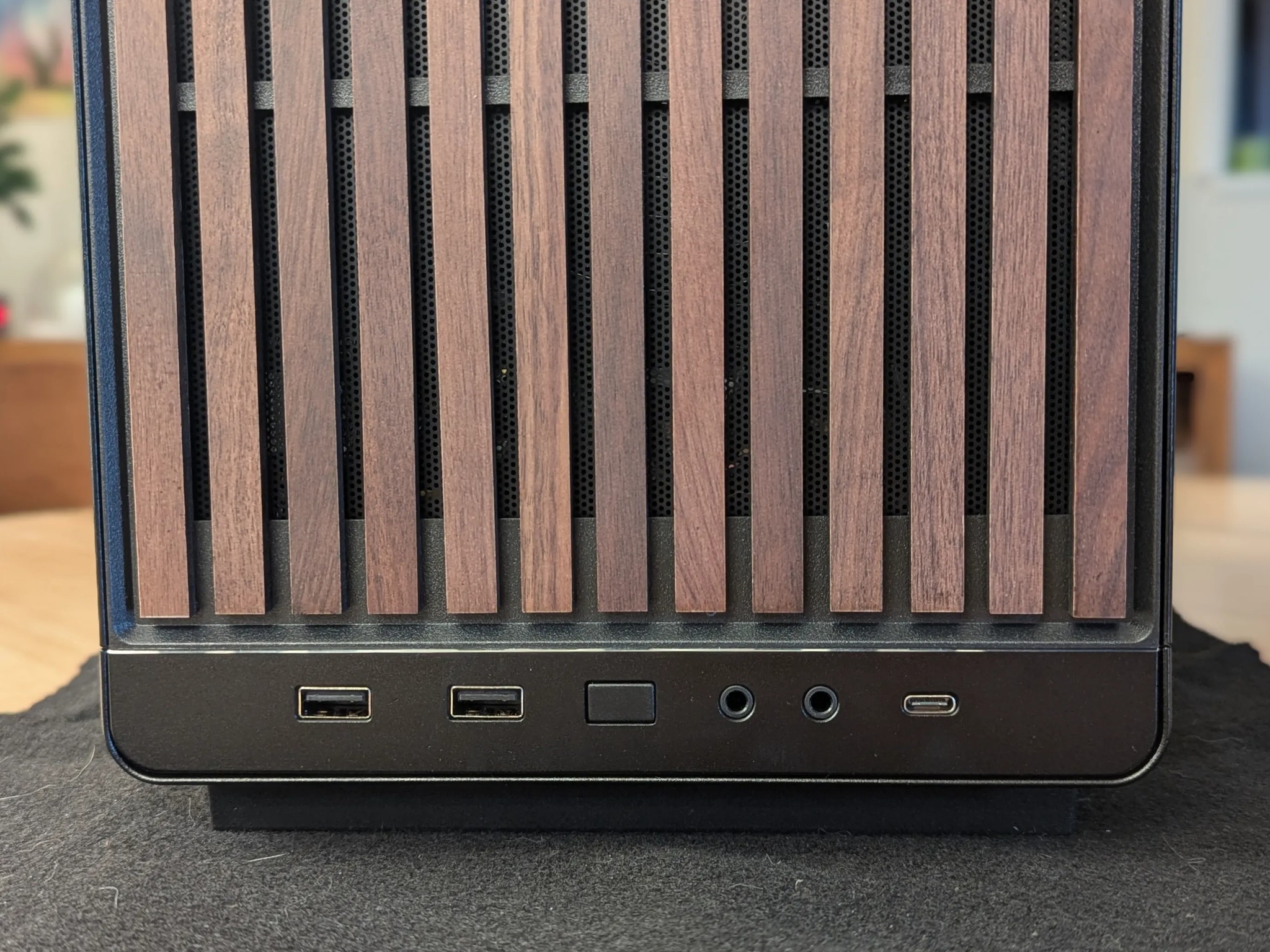 TimberTech – 3060 Ti / i5-10600KF – 16GB RAM, 1TB NVMe – Stylish Wood-Panel MicroATX