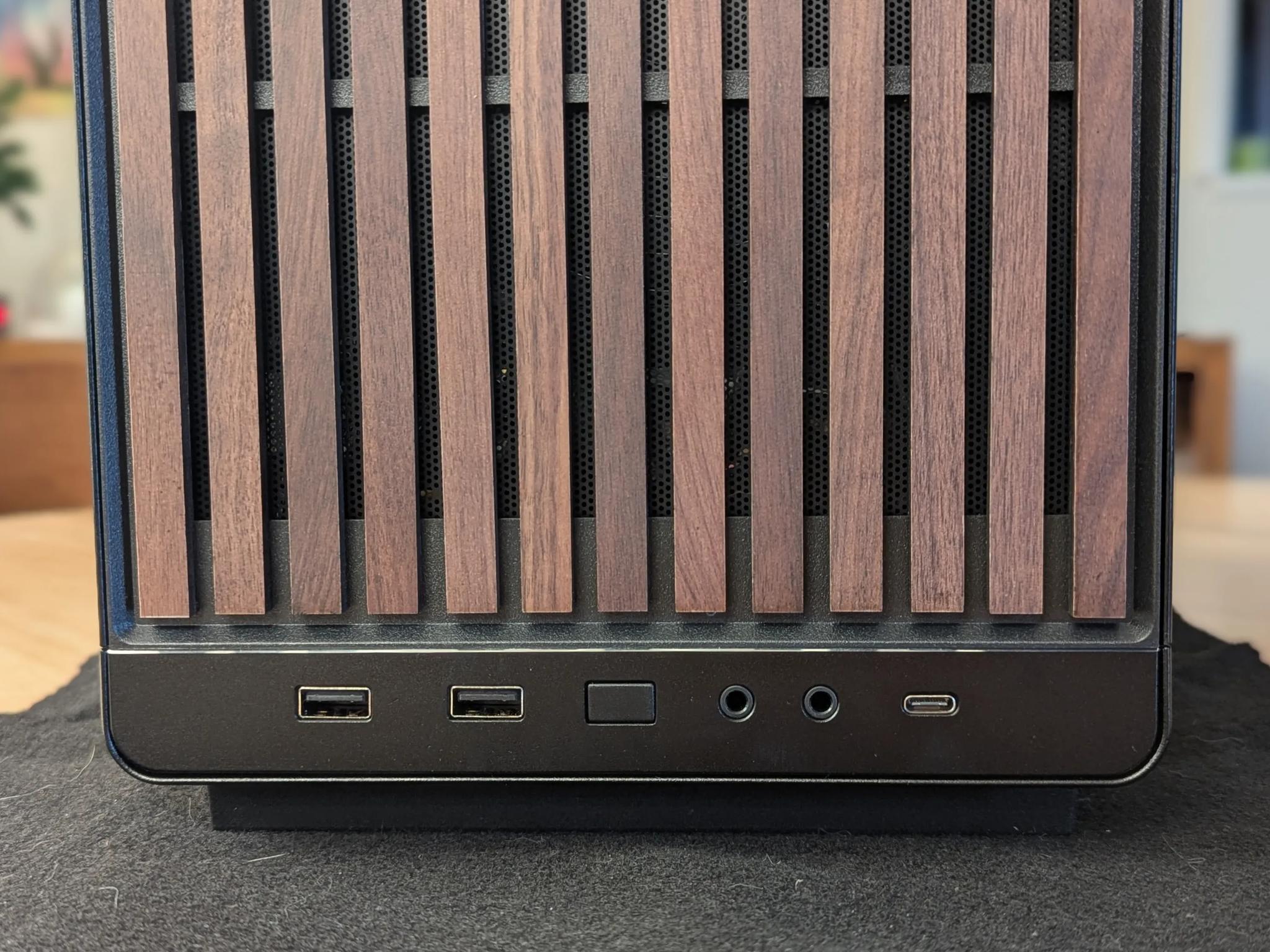TimberTech – 3060 Ti / i5-10600KF – 16GB RAM, 1TB NVMe – Stylish Wood-Panel MicroATX