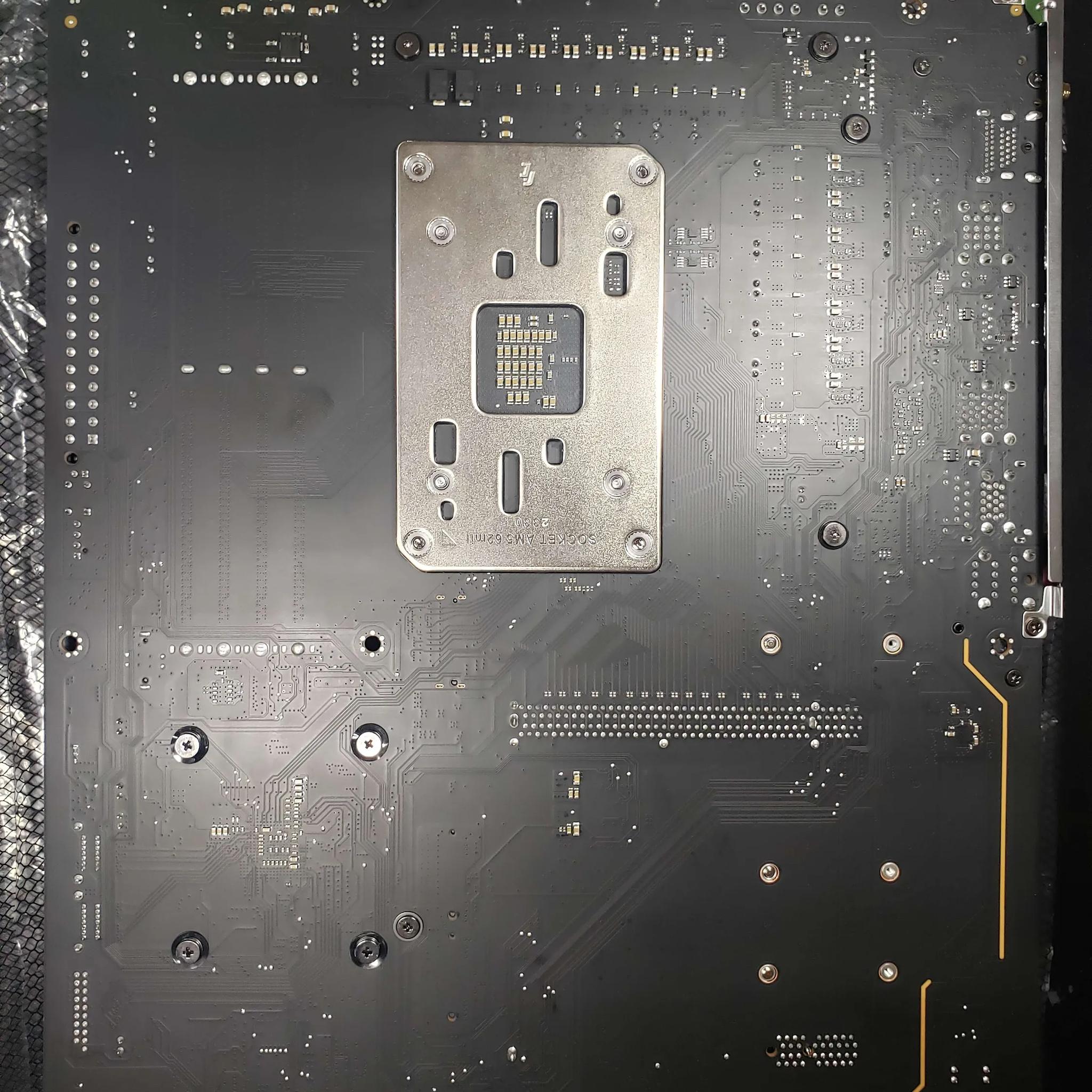 B650 Gigabyte Aorus Elite AX Motherboard (READ)