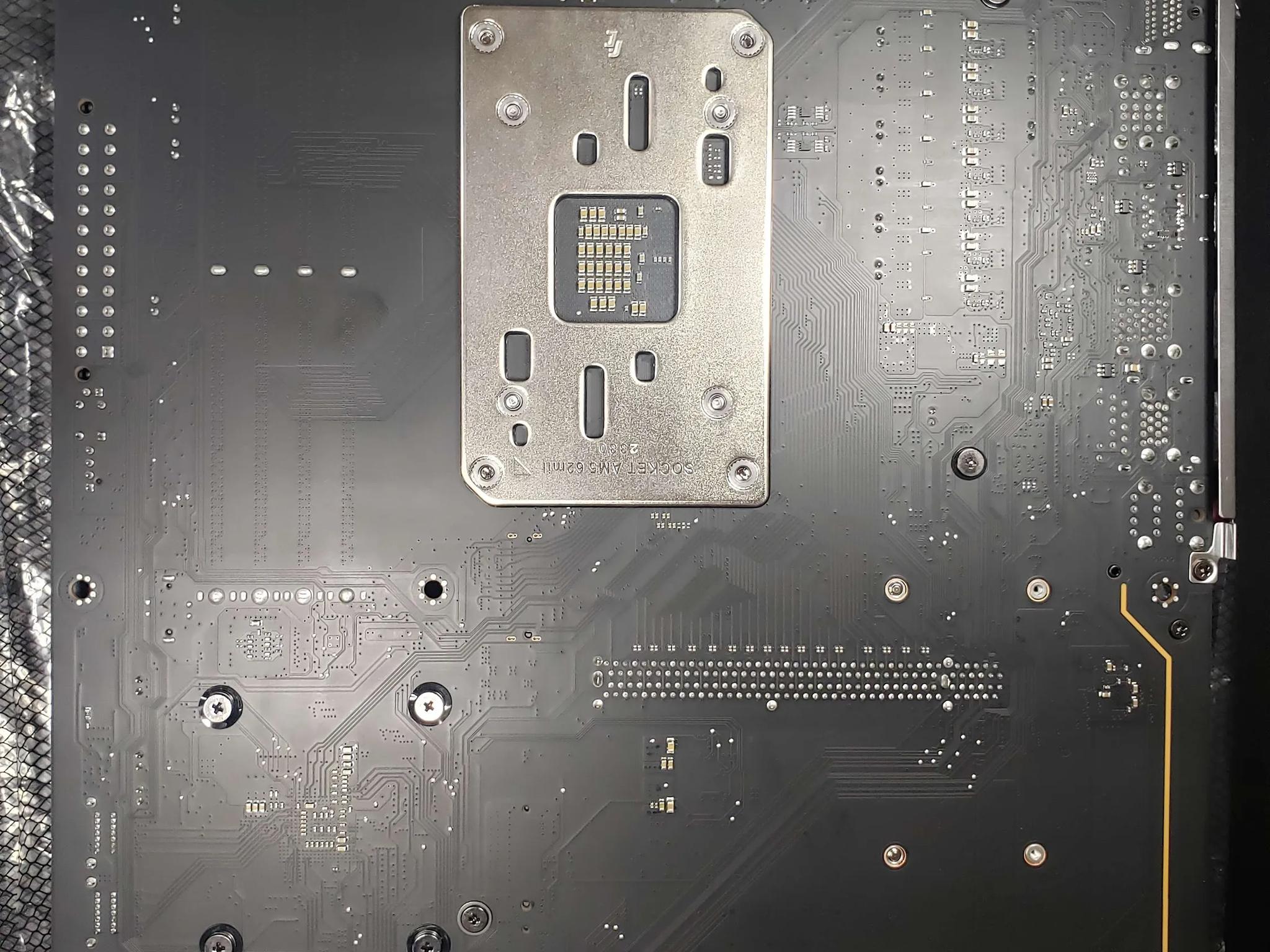 B650 Gigabyte Aorus Elite AX Motherboard (READ)