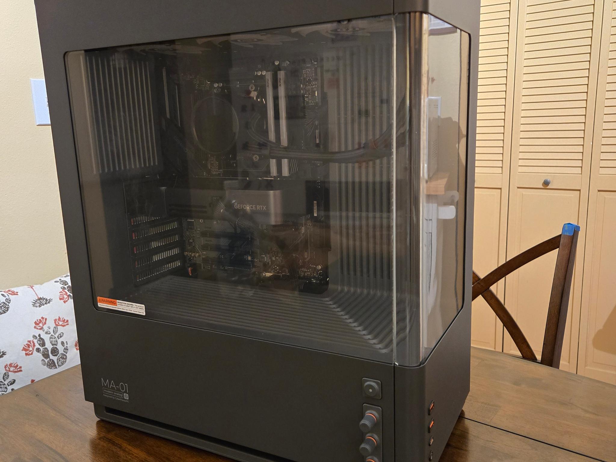 Ryzen 7 7800X3D RTX 5070 Founders Edition 32GB DDR5 Gaming PC