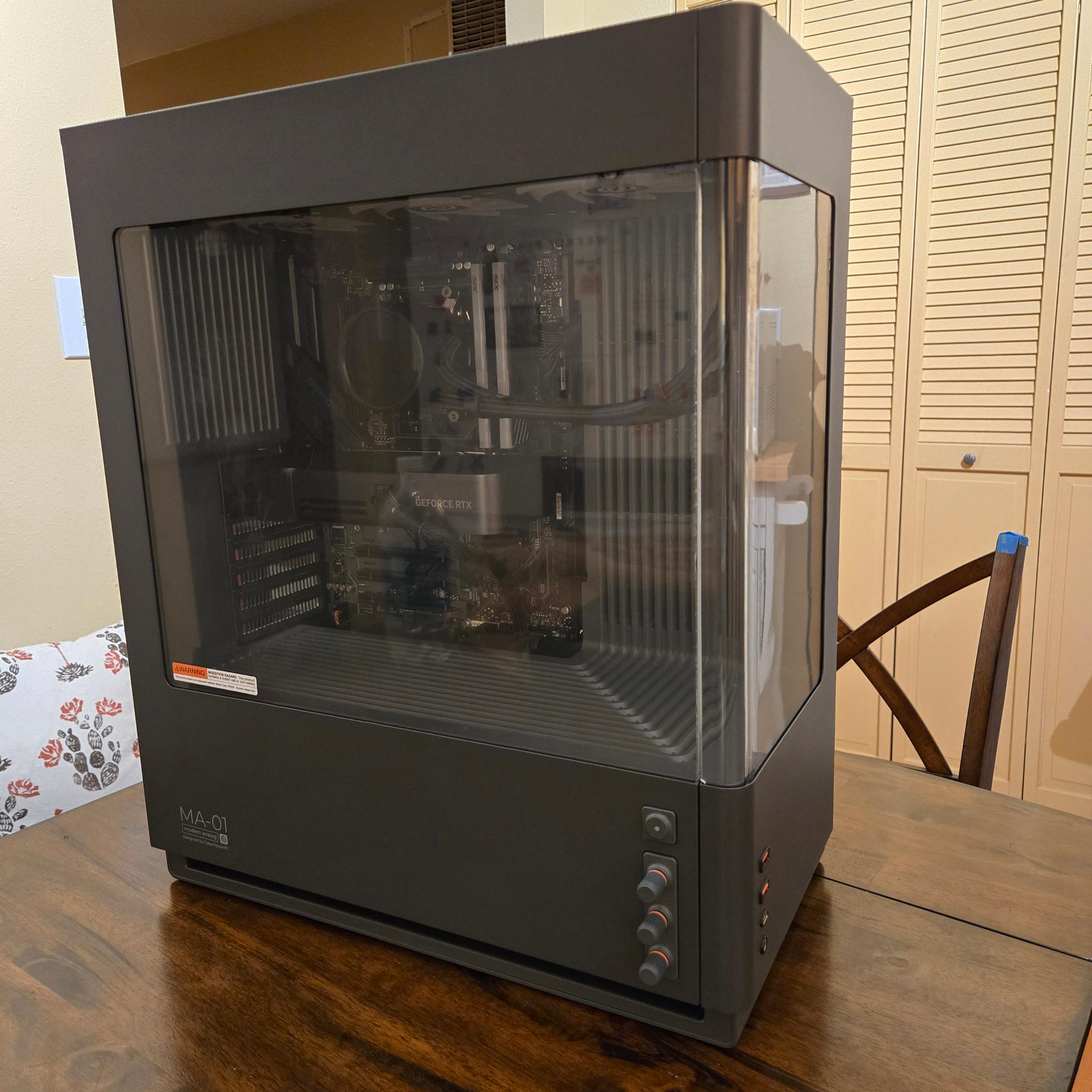 Ryzen 7 7800X3D RTX 5070 Founders Edition 32GB DDR5 Gaming PC