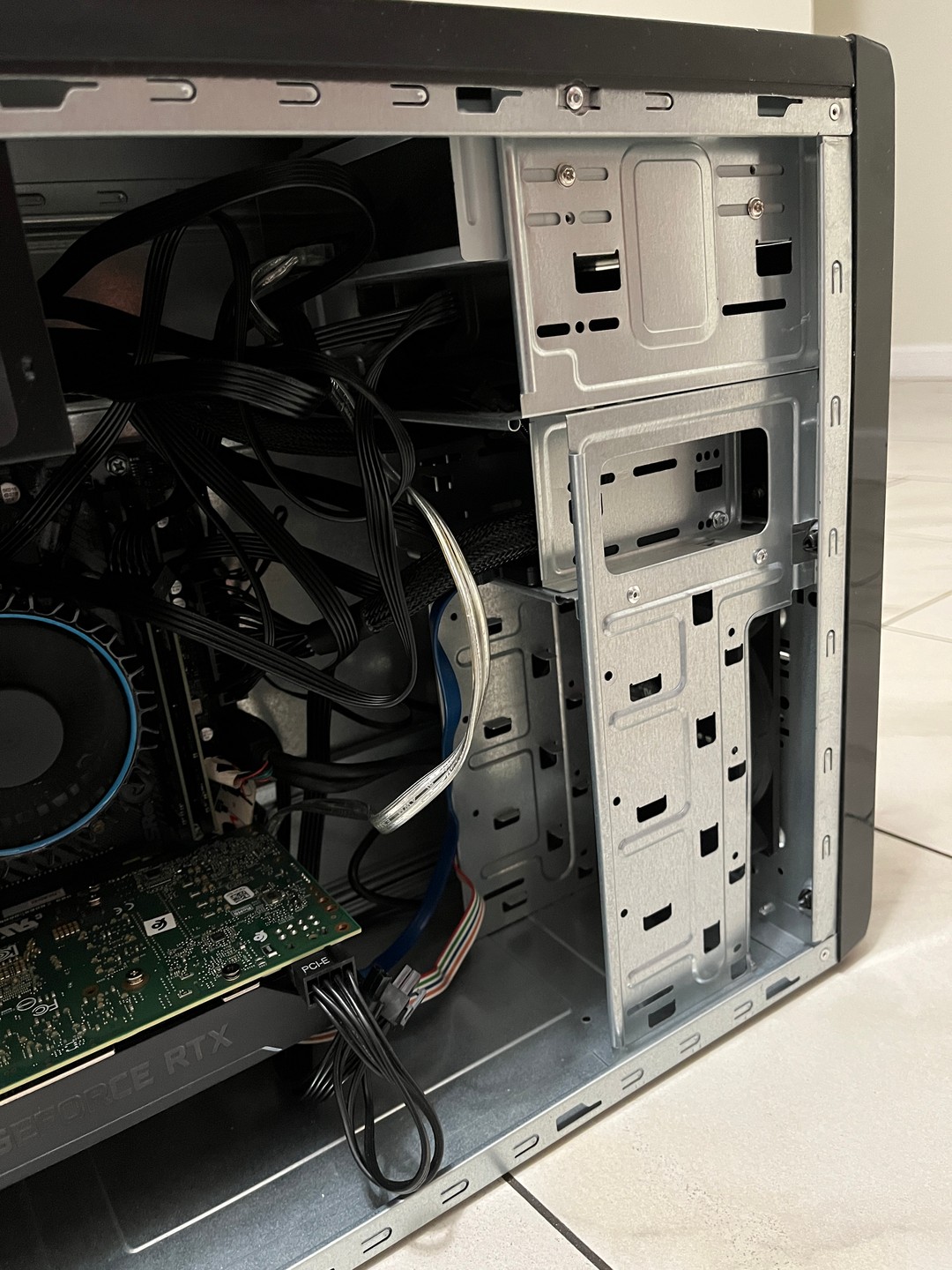 NVIDIA RTX 2060 SUPER, Intel Core i3-12100, 16GB RAM, 1TB SSD