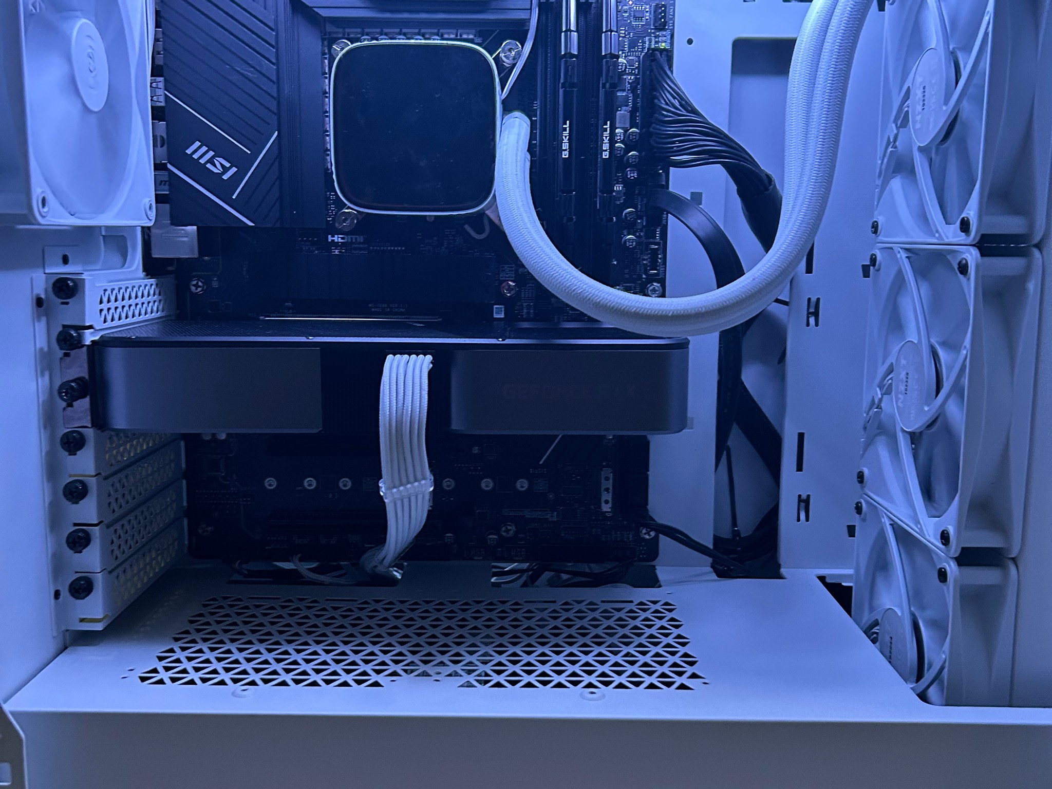 *Updated* 🧊ICEBERG🧊| I5 12600KF| RTX 3070 FE| DRR4 *32*GB 3200 mhz| 1TB storage| LS720 AIO cooler|