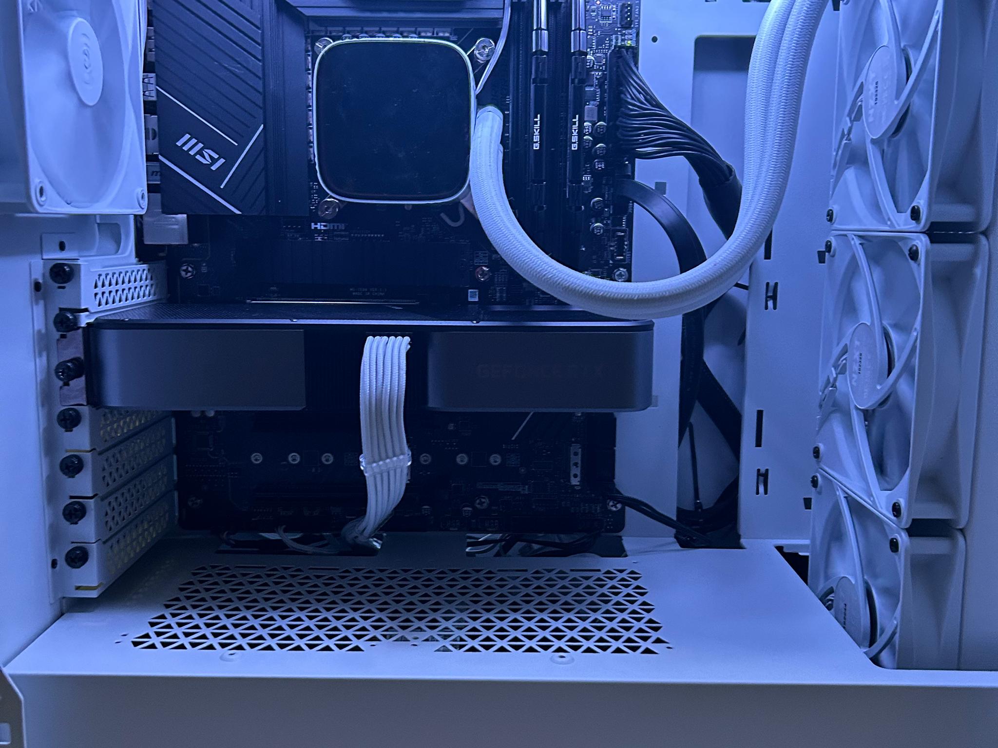 *Updated* 🧊ICEBERG🧊| I5 12600KF| RTX 3070 FE| DRR4 *32*GB 3200 mhz| 1TB storage| LS720 AIO cooler|