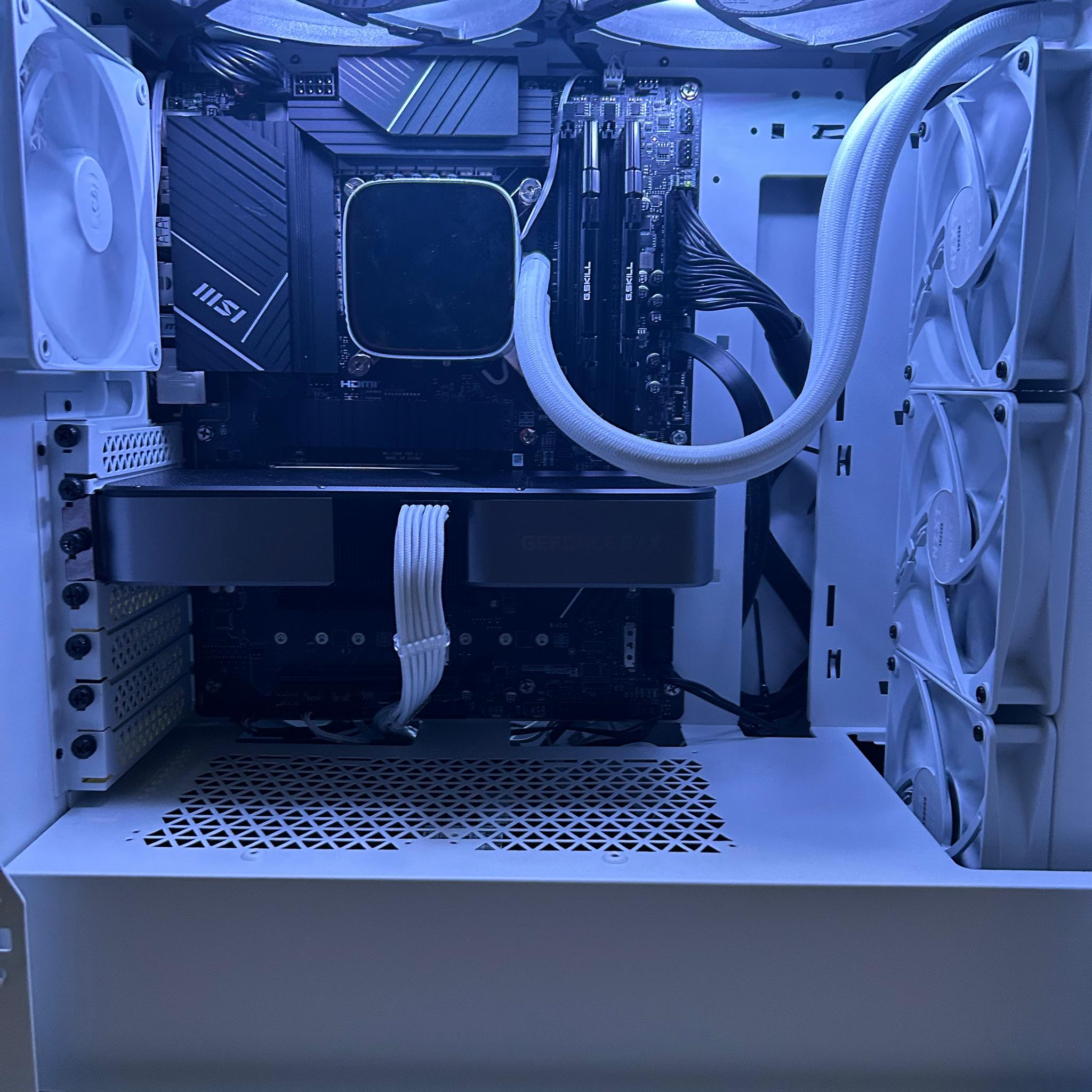 *Updated* 🧊ICEBERG🧊| I5 12600KF| RTX 3070 FE| DRR4 *32*GB 3200 mhz| 1TB storage| LS720 AIO cooler|