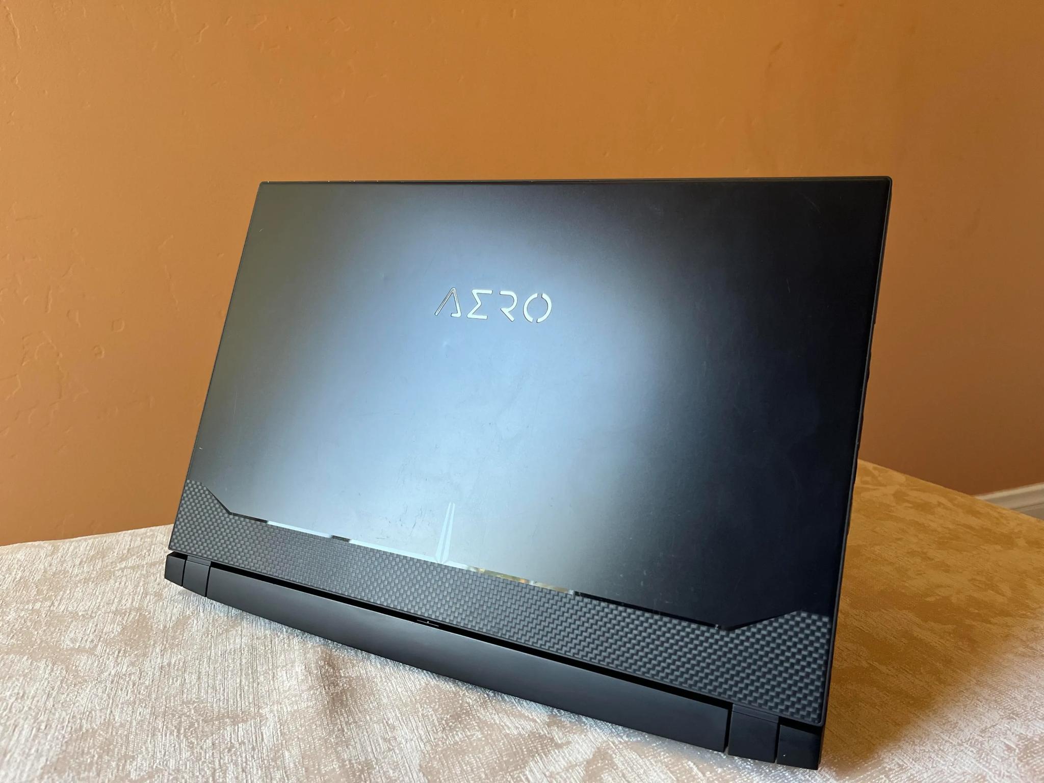 Gigabyte Aero 15, i7 11800h, RTX 3080, 32 GB Ram, 4k OLED