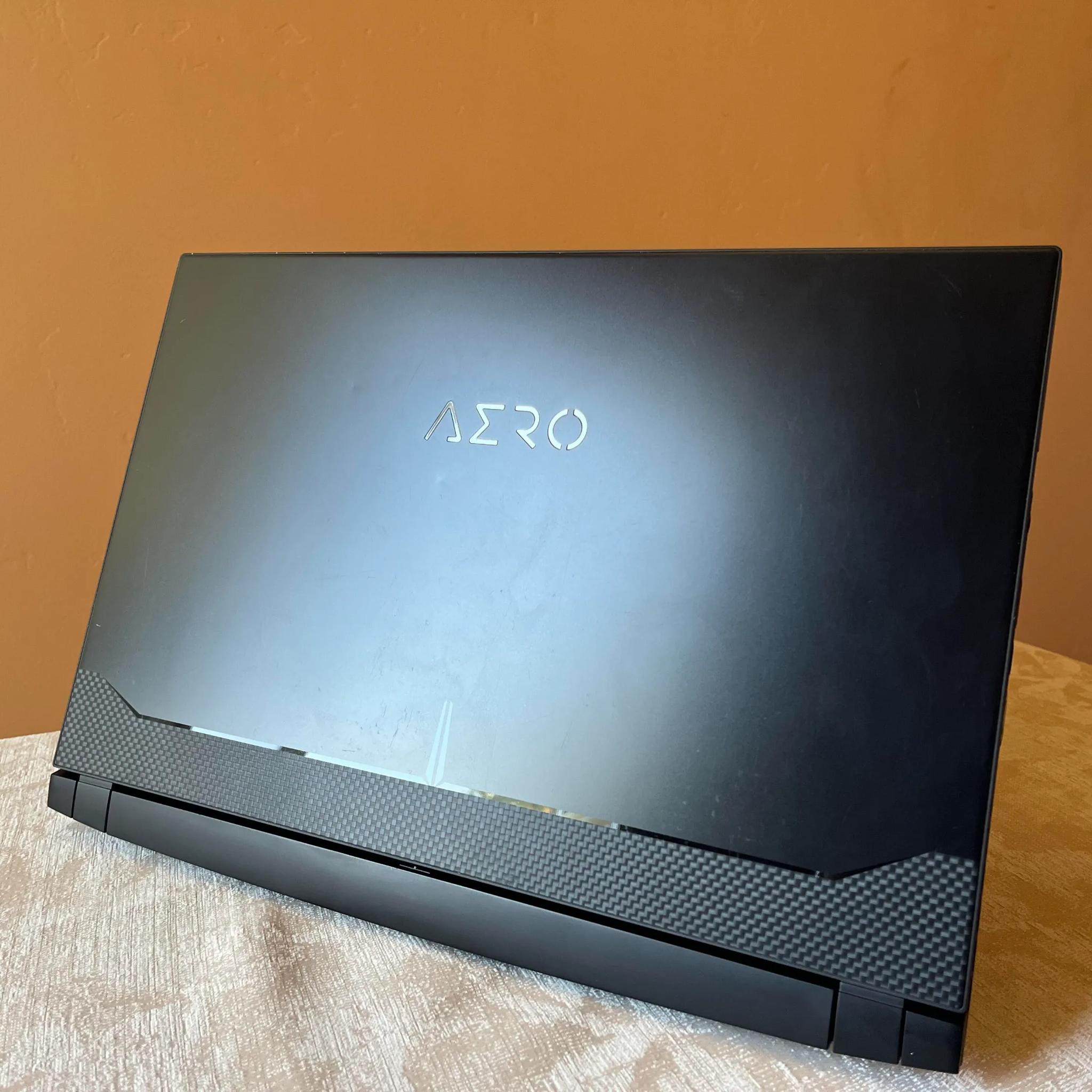 Gigabyte Aero 15, i7 11800h, RTX 3080, 32 GB Ram, 4k OLED