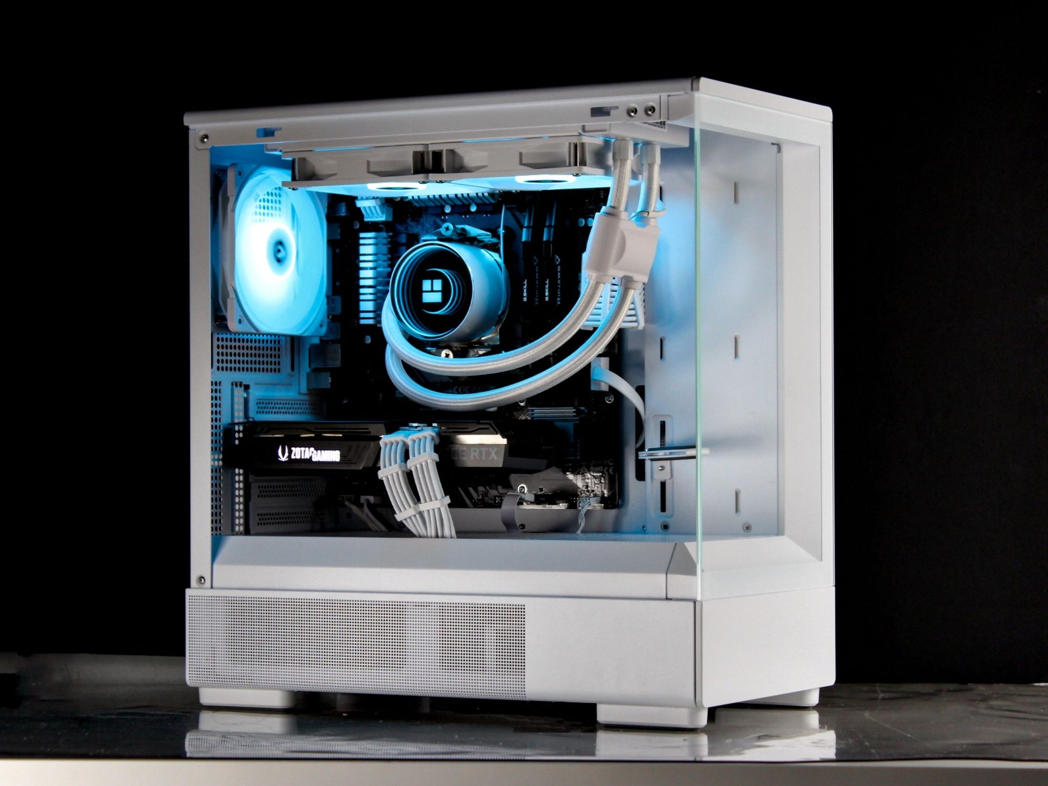 White Gaming PC – RTX 3070, Ryzen 7 3700X, 32GB, 1TB SSD - RGB, WiFi, BlueTooth