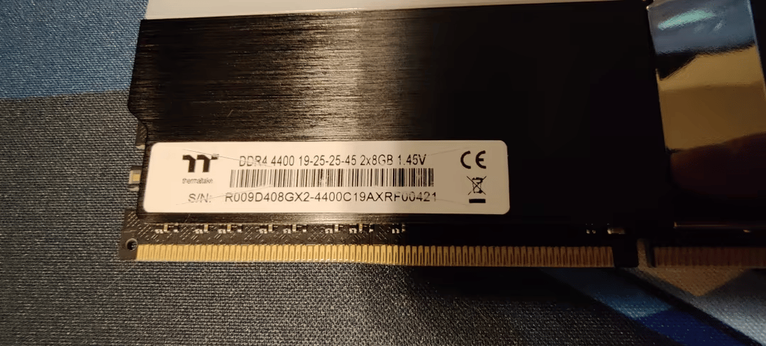 Thermaltake TOUGHRAM 32 GB (4 x 8 GB) DDR4-4400 CL19