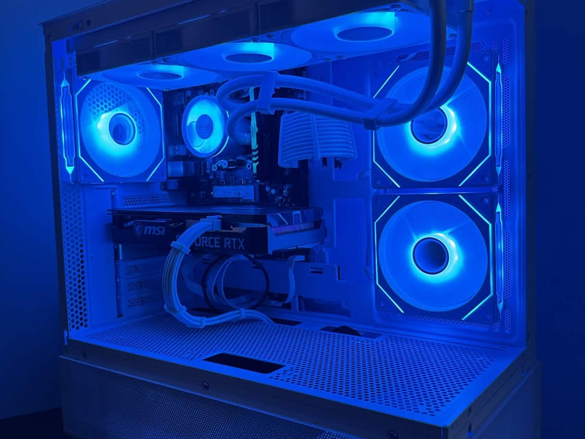 ❄️ White Aesthetic Gaming PC – RTX 3060 Ti | Ryzen 5 3600 | 16GB RAM | 1TB SSD