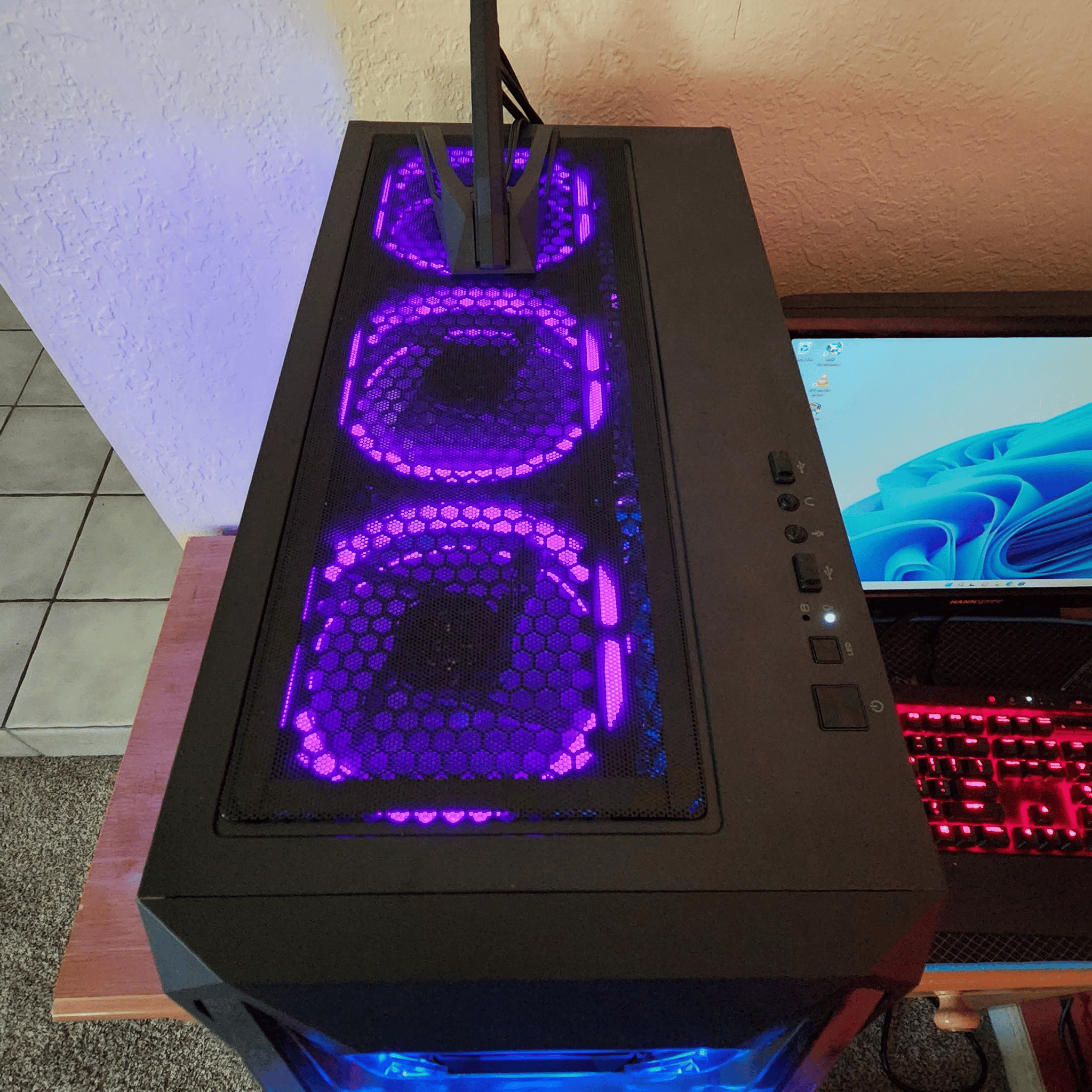 All AMD Rig, Ryzen 5600X and RX 6600XT, 16GB Ram, Liquid cooler.