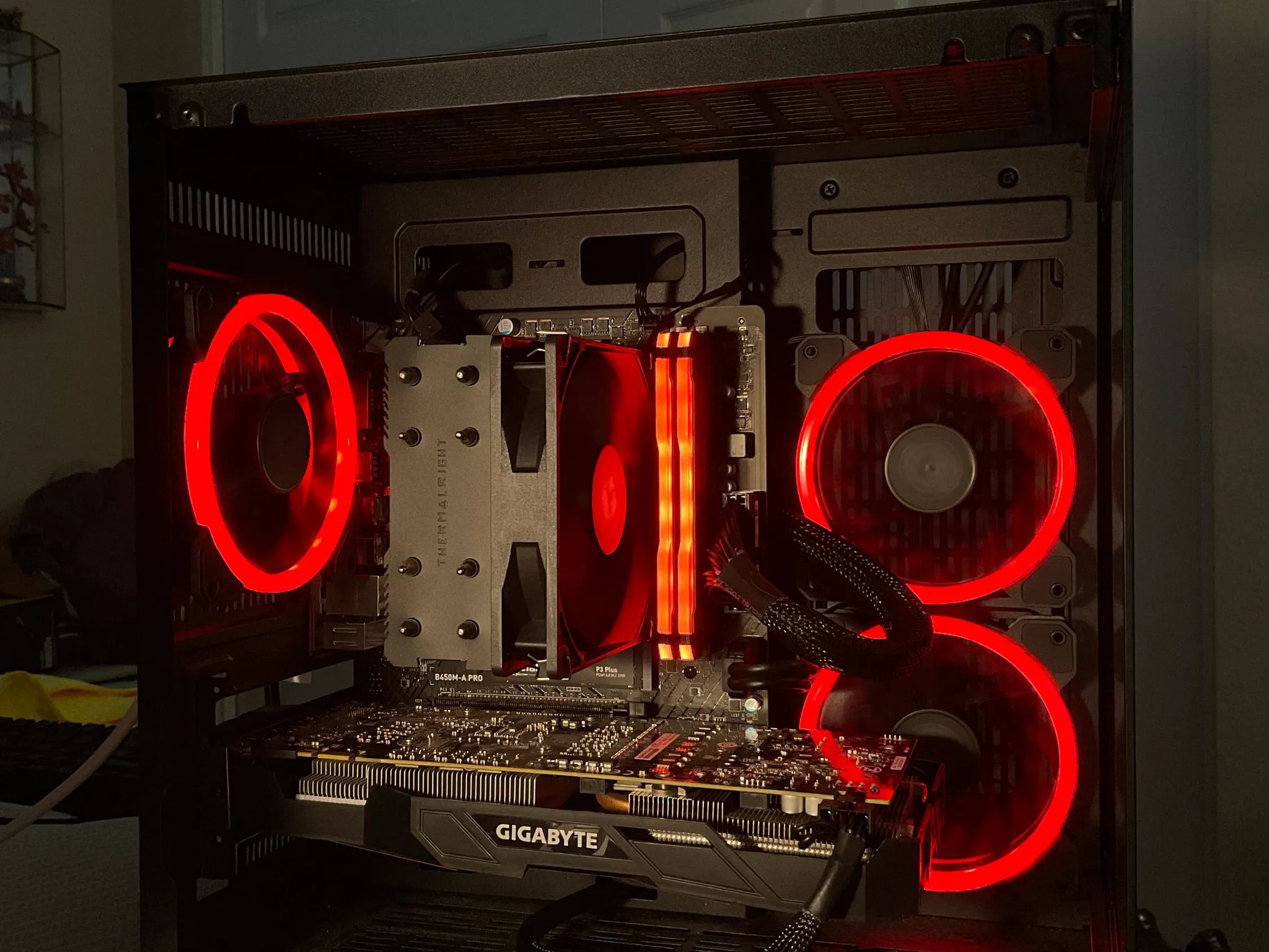 NEW!! GTX 1070 // Ryzen 3600 // 16GB Corsair Vengeance Ram // 500 GB SSD // Controllable RGB