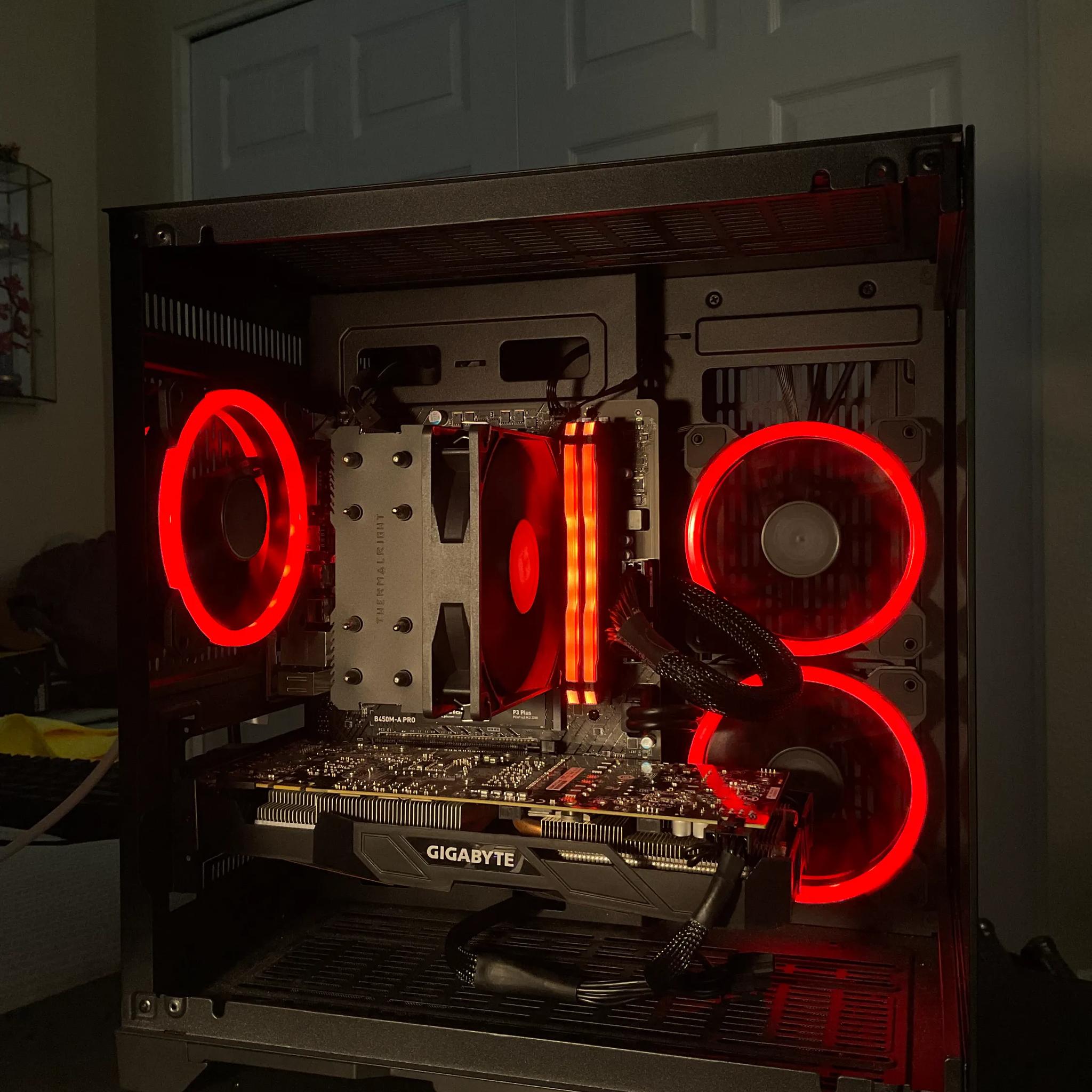 NEW!! GTX 1070 // Ryzen 3600 // 16GB Corsair Vengeance Ram // 500 GB SSD // Controllable RGB