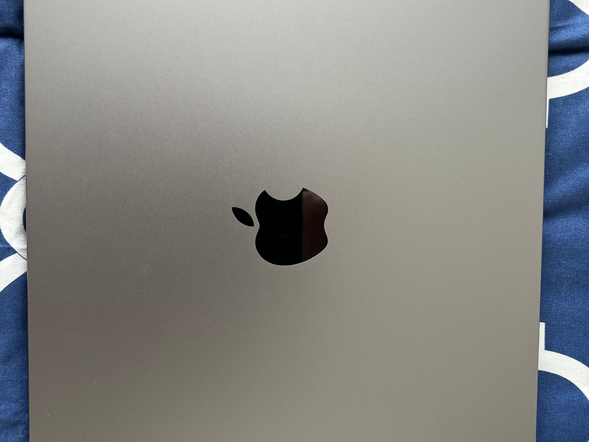 M1 Pro MacBook Pro 16 (Late 2021) - 10 CPU Cores, 16 GPU Cores, 16 GB DDR5, 512 GB SSD