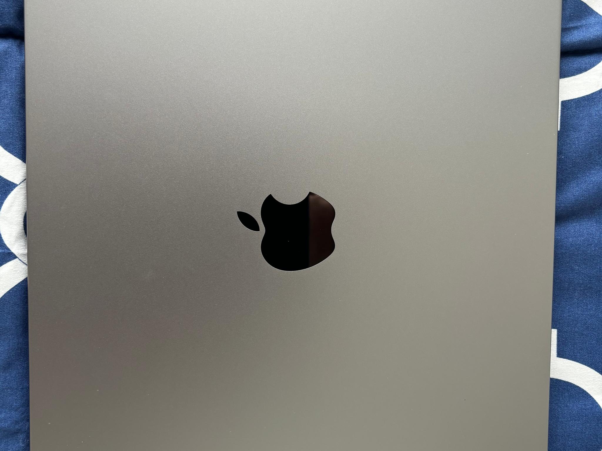 M1 Pro MacBook Pro 16 (Late 2021) - 10 CPU Cores, 16 GPU Cores, 16 GB DDR5, 512 GB SSD