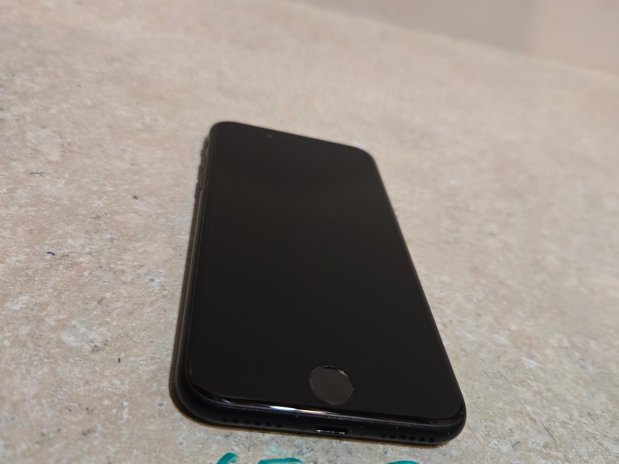 Apple iphone SE Phone - 2nd Generation - 64GB - Unlocked