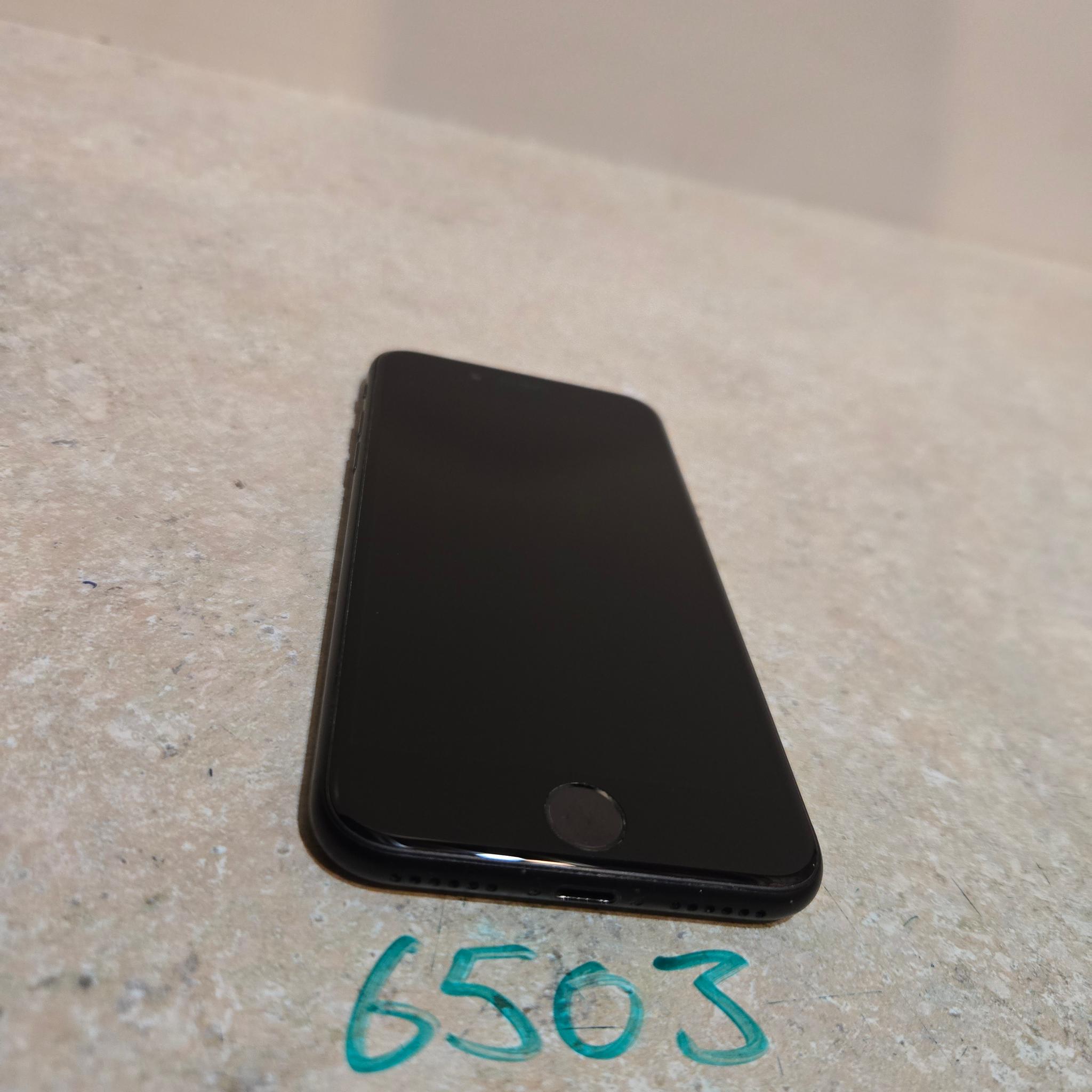 Apple iphone SE Phone - 2nd Generation - 64GB - Unlocked