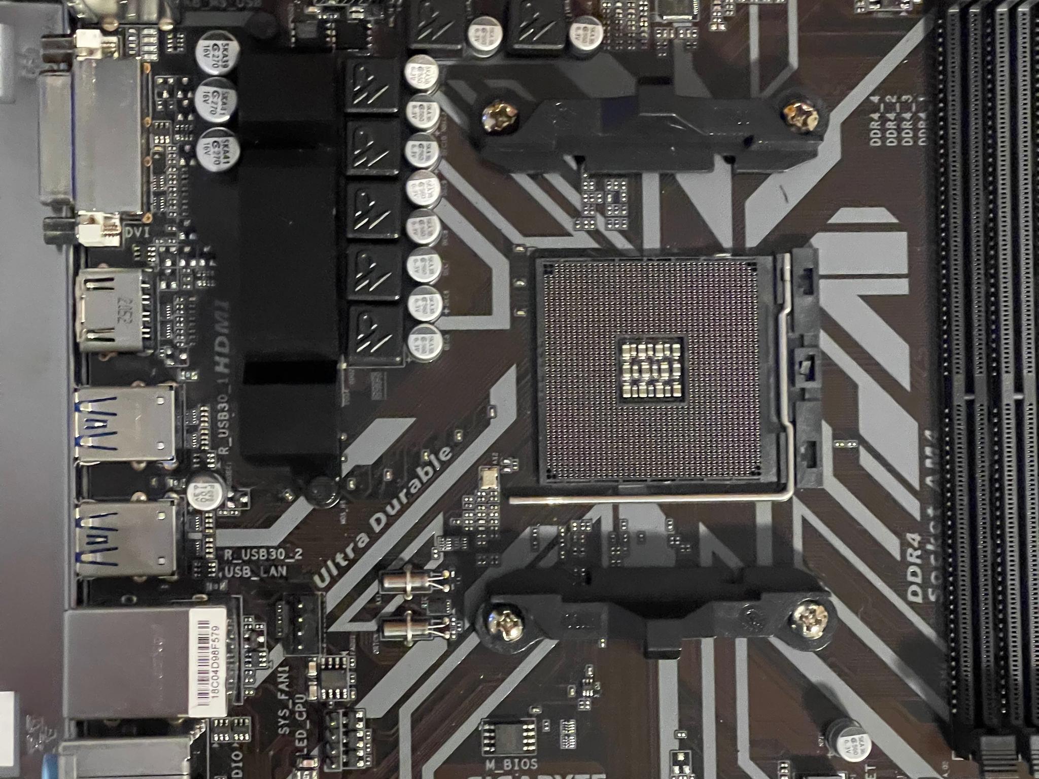 Used, Gigabyte B450 DS3H AM4, broken socket cover