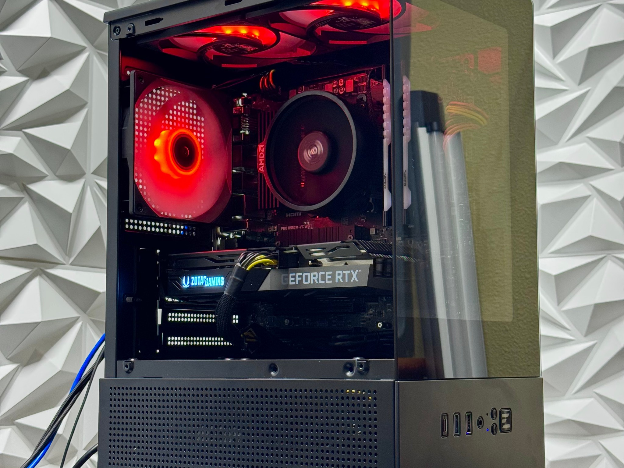 Rtx 3060 ti / Ryzen 5 5500 / 16GB DDR4 Ram / 500GB Nvme / 600w psu / windows 11 / RGB