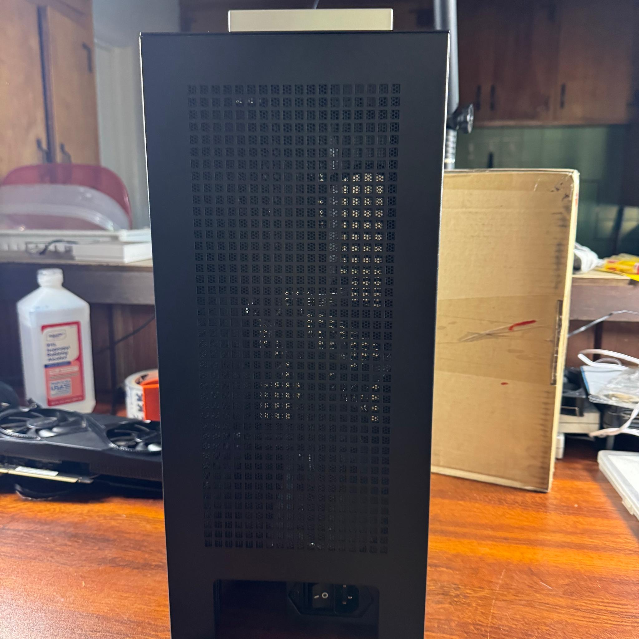 HYTE REVOLT 3 + 700W 80+ Platnium PSU