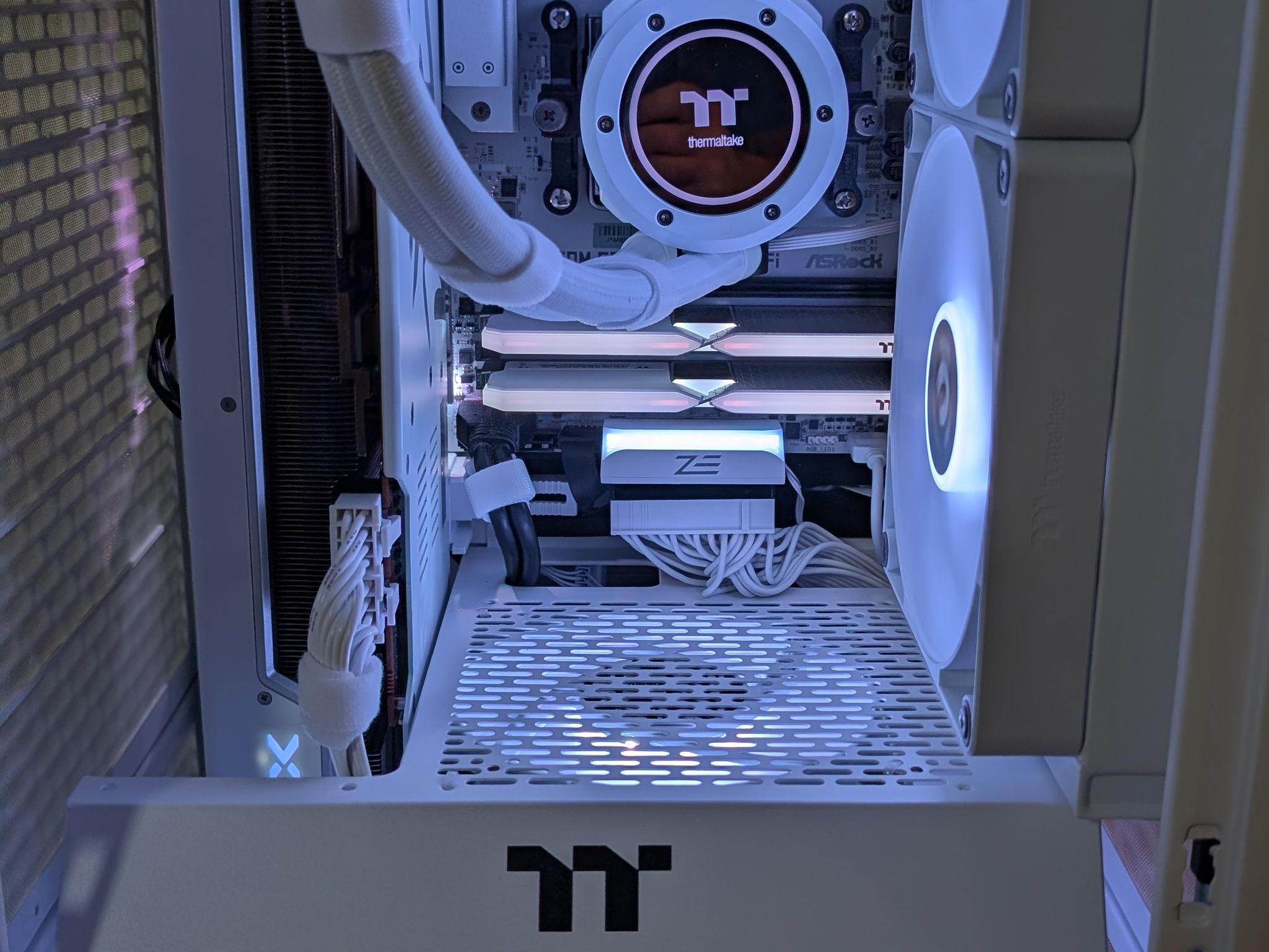 ☆★✮ Thermaltake White Out ✮★☆ All New
