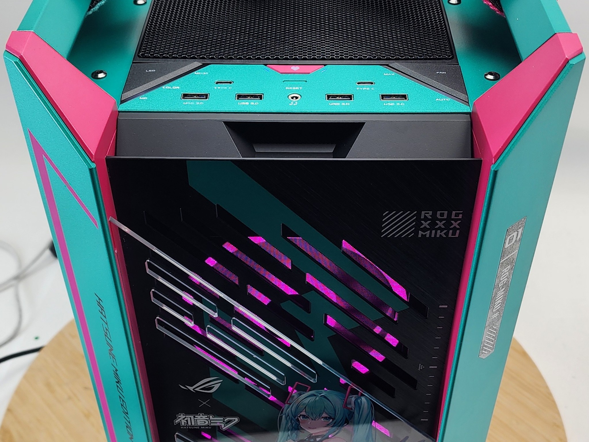 Gaming PC Ryzen 7 9800X3D 32GB 2TB SSD RTX 5080 16GB W11 Hatsune Miku Computer