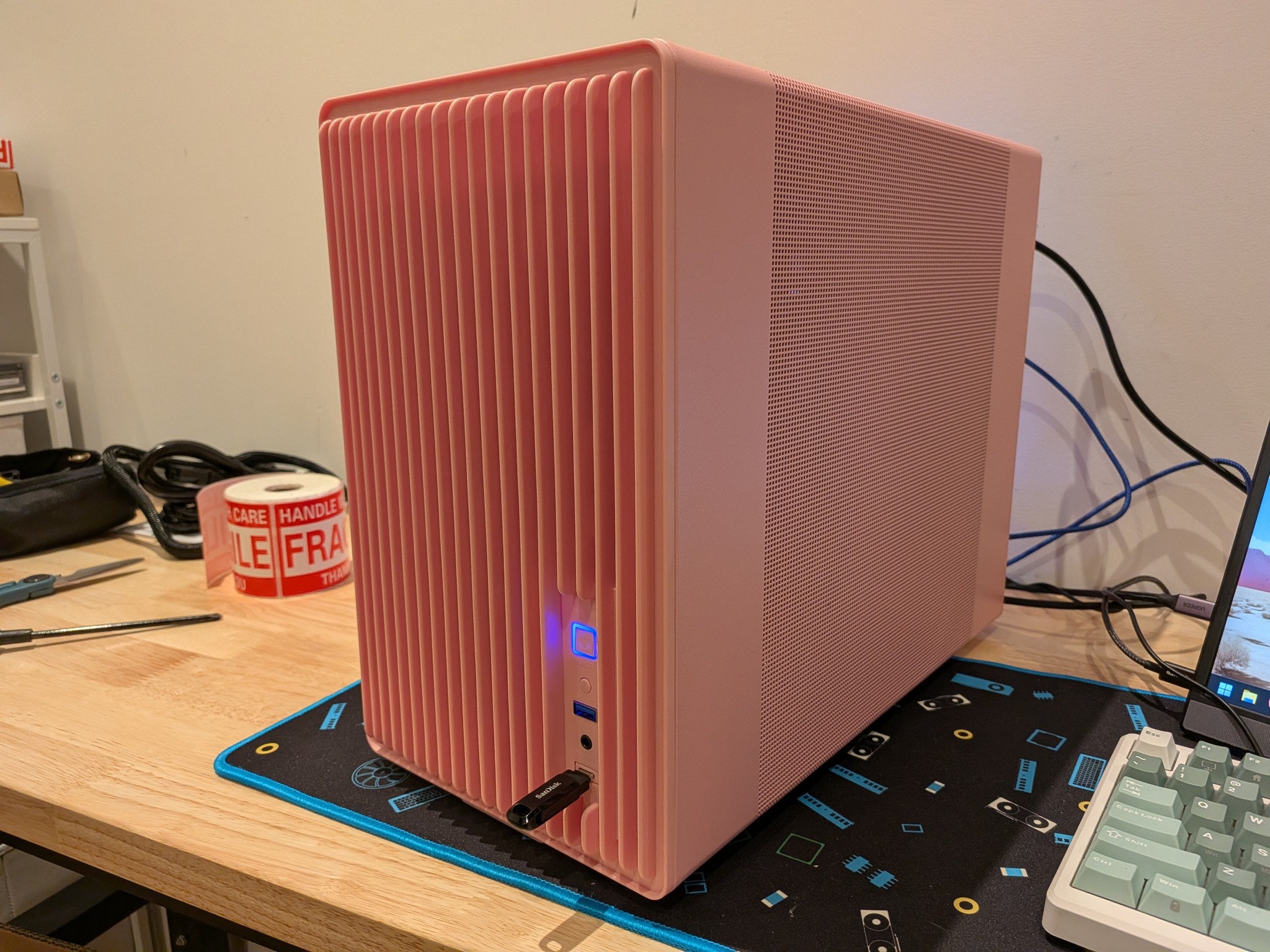 1440p Barbie Beast - RTX 5070, Ryzen 5 9600X, 32 GB DDR5 RAM, 1 TB NVME, RGB, Liquid Cooled