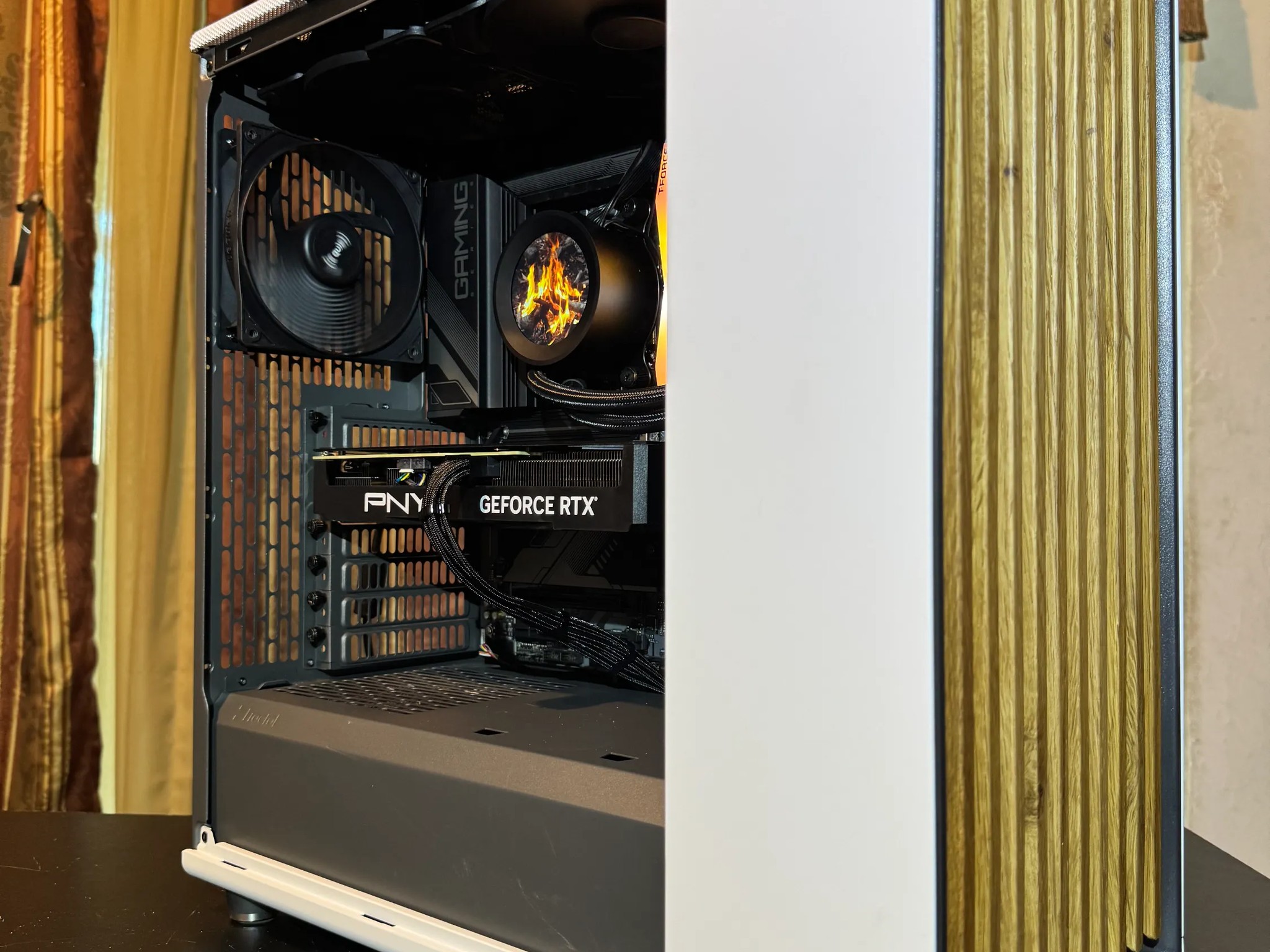 4070 + RYZEN 7 7700 +32GB  (FIRE WOOD🔥)