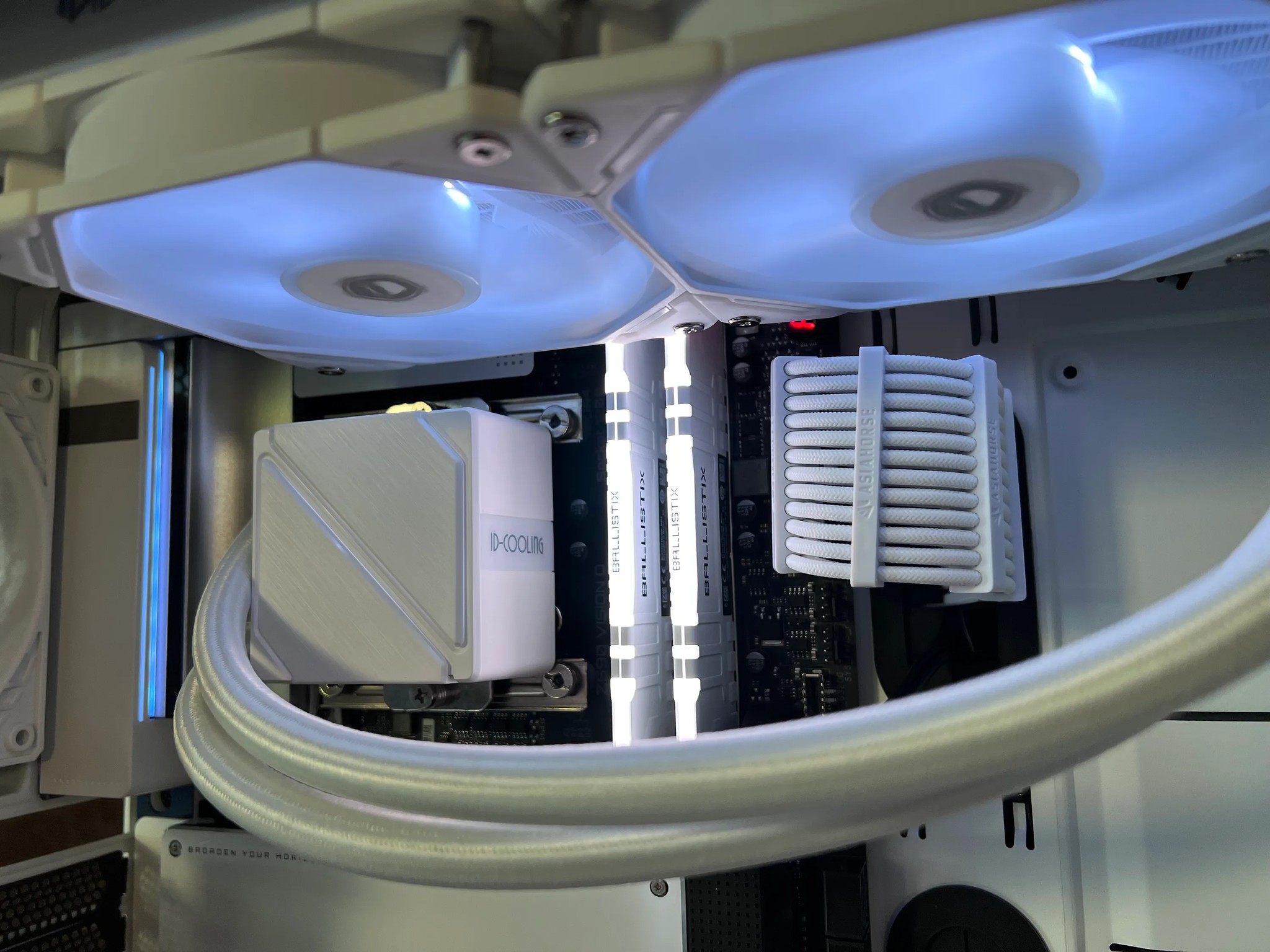 🤍 Minimal White PC Build | Intel i7-10700K 🤍