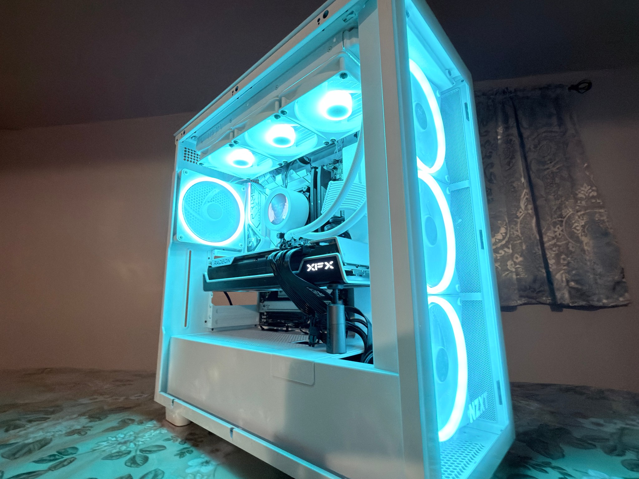 XFX 7900 XTX 24GB | ❄️ WHITE GAMING PC ❄️| INTEL I7 13700K | 32GB DDR5| 1TB SSD | 1200w Power Supply
