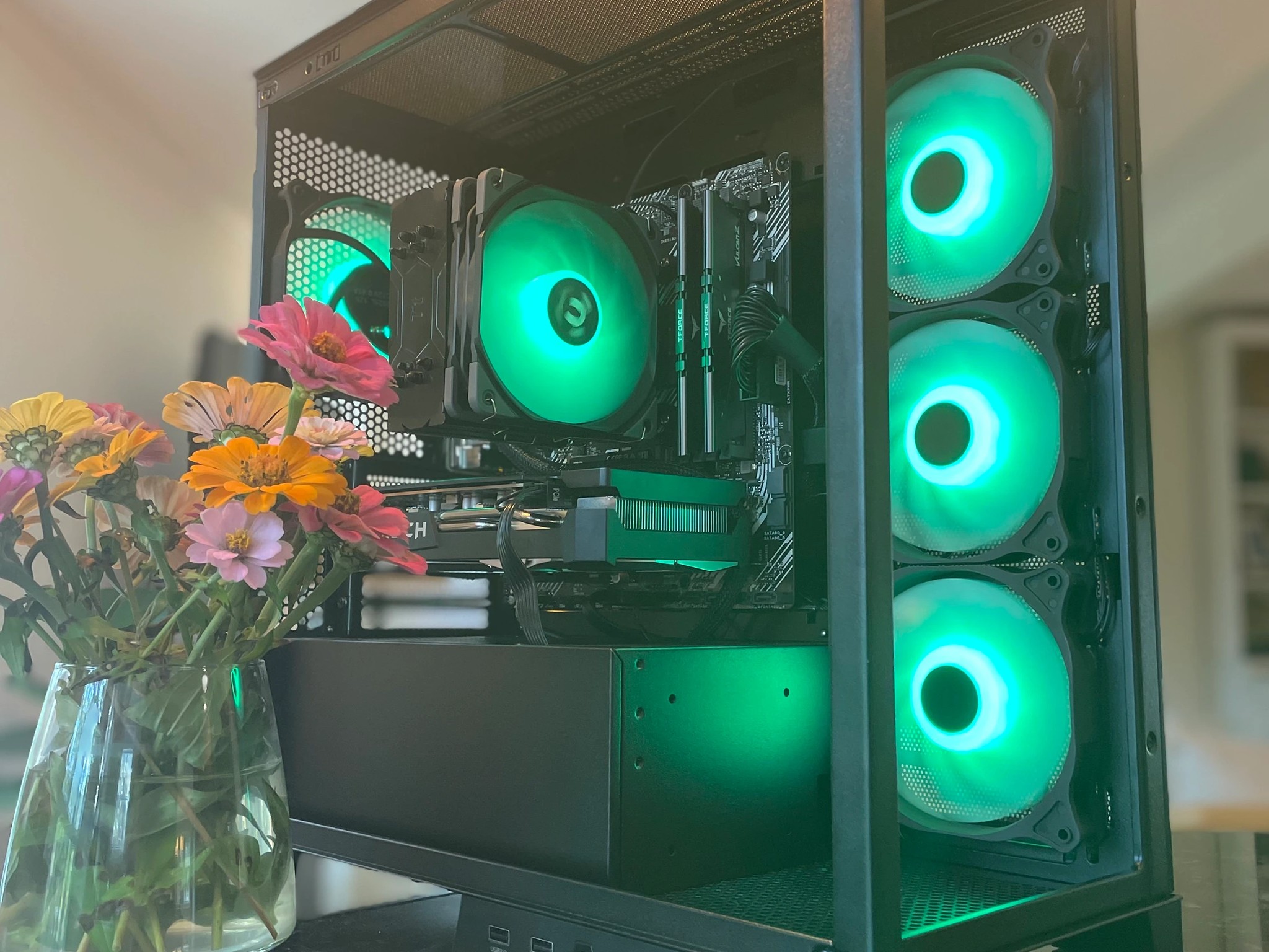 Rx 6600 XT Gaming PC / Ryzen 5 5500 / 16 GB RAM / 1TB NVMe