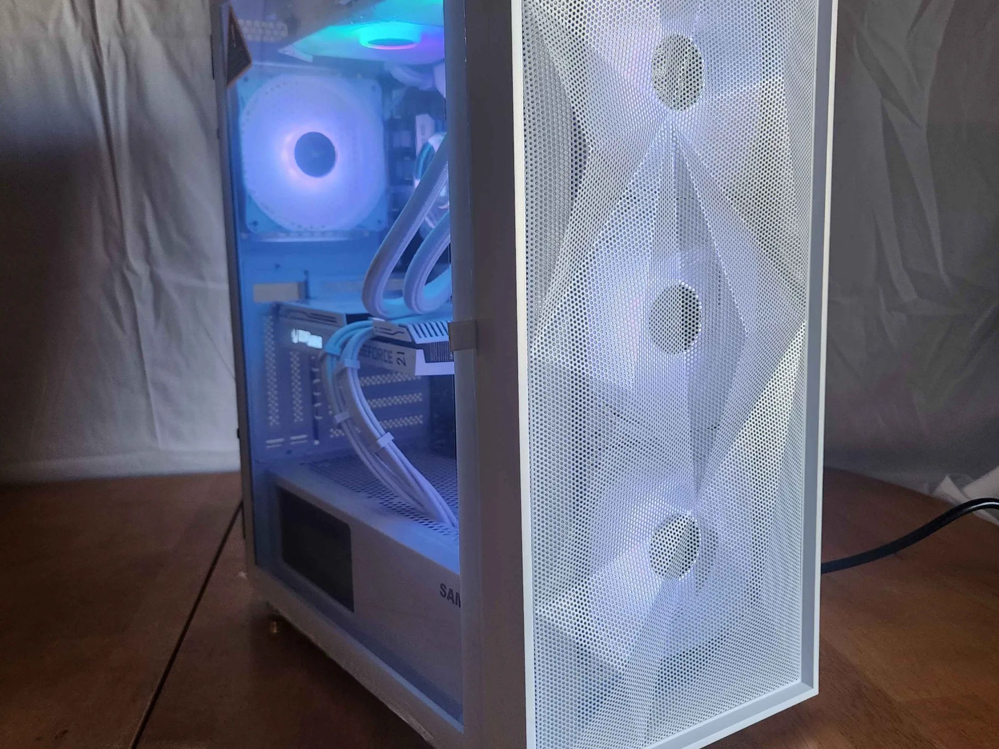 Aurora Frost ❄️✨ | Ryzen 7600x | Nvidia 3060 White | 32gb Ram | 1TB NVME 🎄🎁NEW YEARS SALE🎄🎁