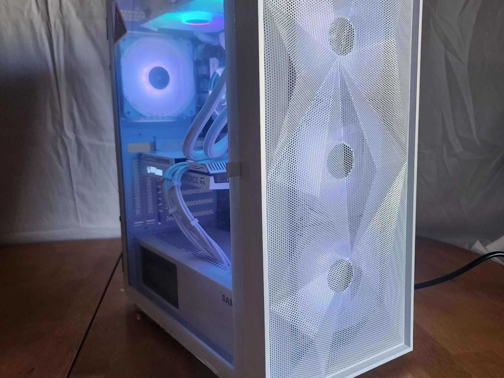 Aurora Frost ❄️✨ | Ryzen 7600x | Nvidia 3060 White | 32gb Ram | 1TB NVME 🎄🎁NEW YEARS SALE🎄🎁