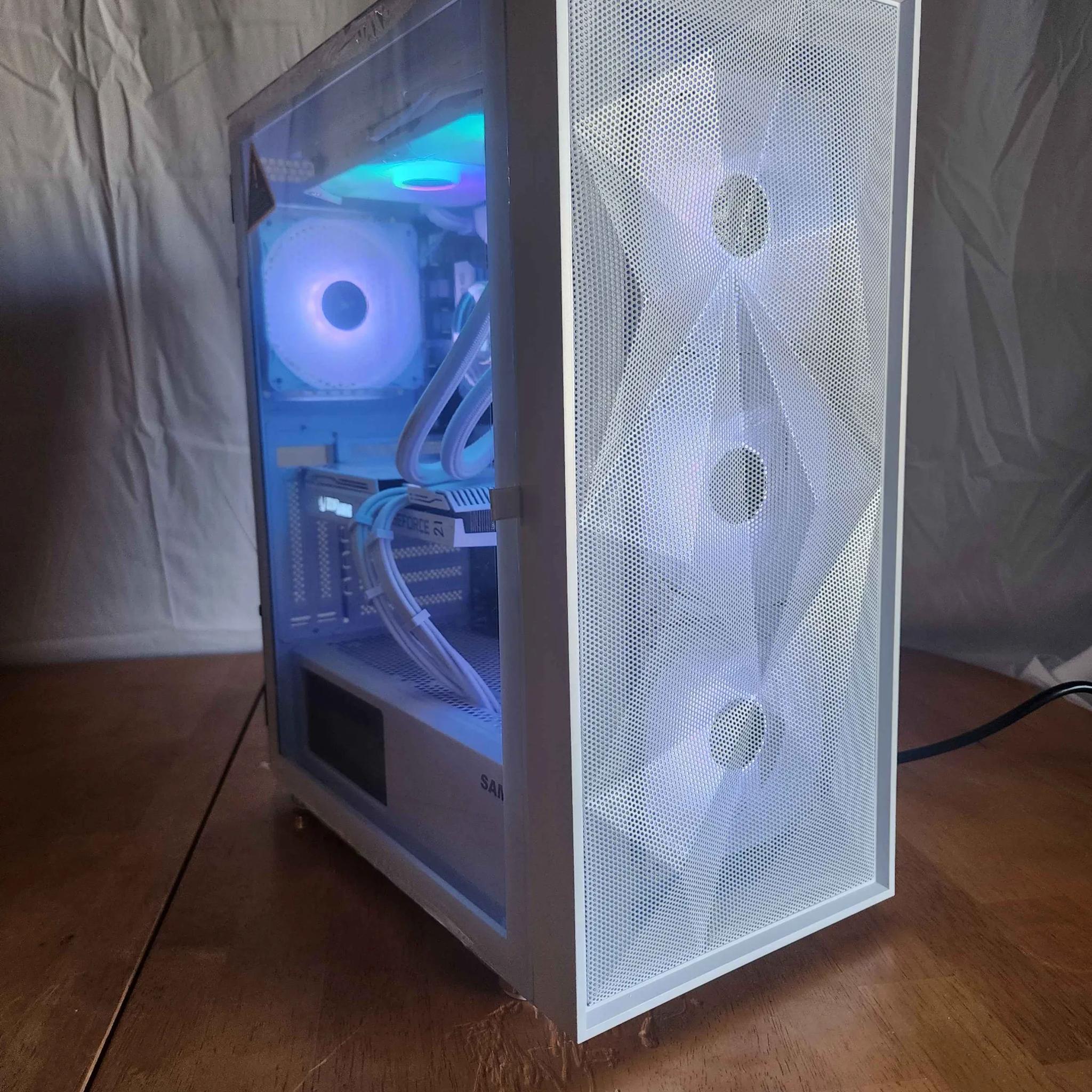 Aurora Frost ❄️✨ | Ryzen 7600x | Nvidia 3060 White | 32gb Ram | 1TB NVME 🎄🎁NEW YEARS SALE🎄🎁