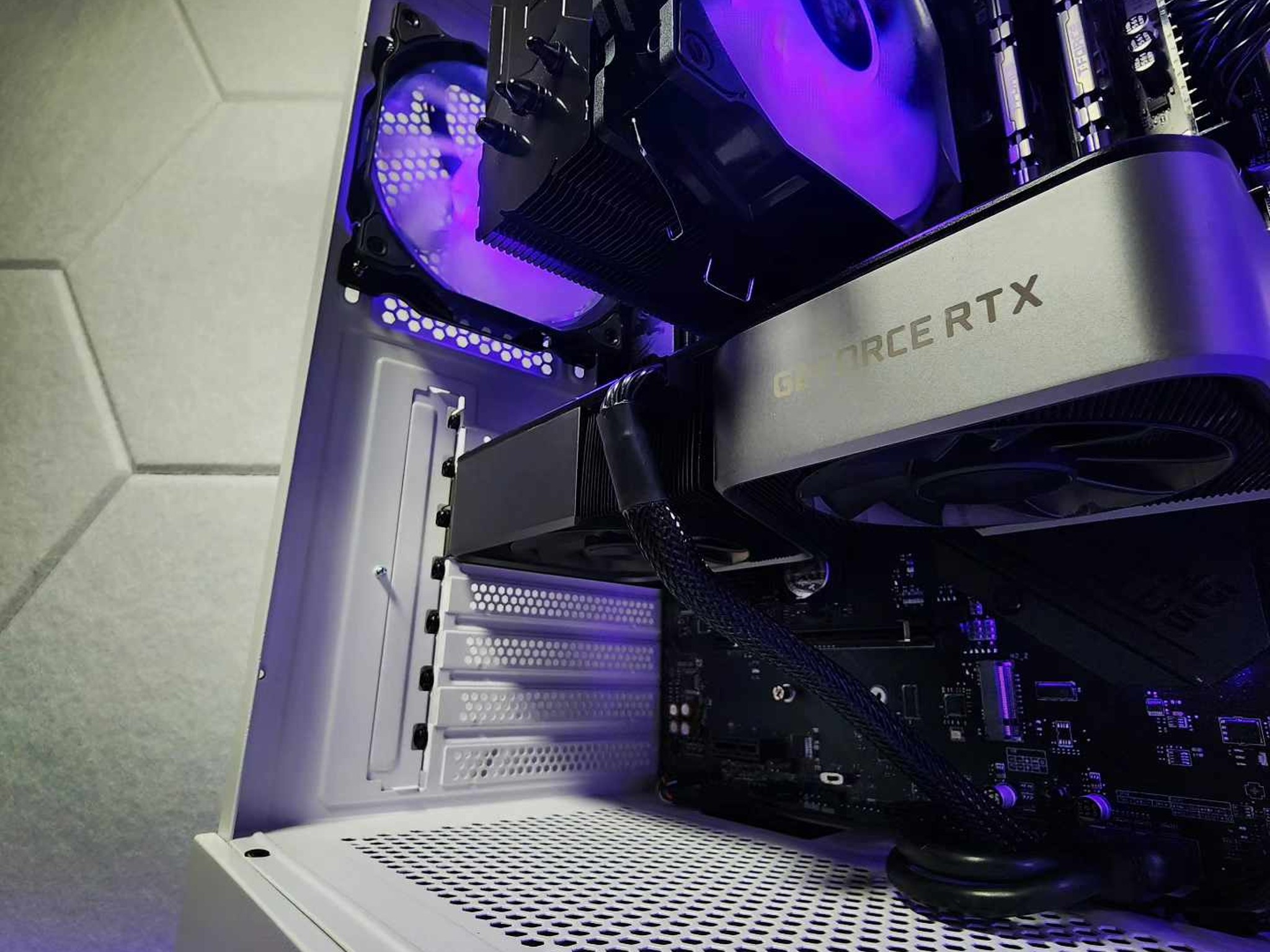 🤍💜RTX 3070 | Ryzen 5 5600G | 32GB 3200MHz | 1TB NVMe Gen 3