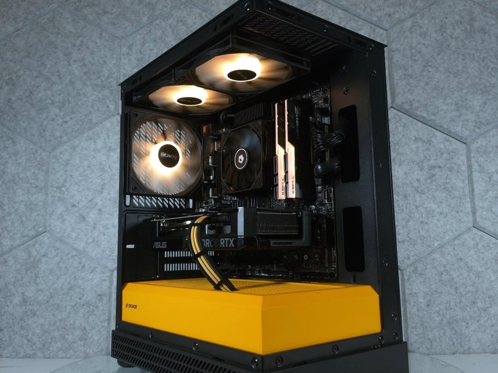 ASUS RTX 4060 💛 Core i5 12400F