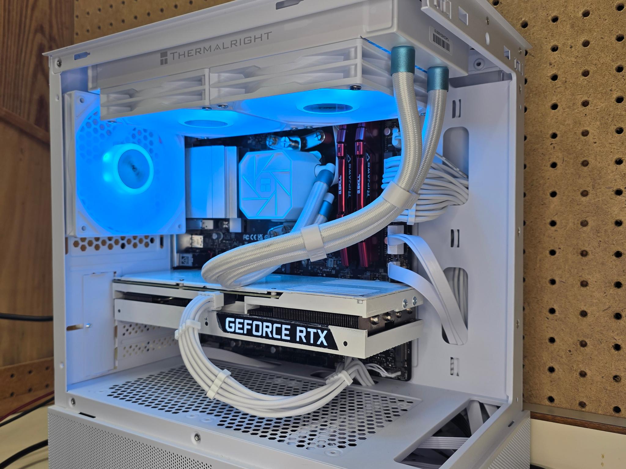 Tundra | RTX 3070 | R5 5600 | 16GB | 1TB