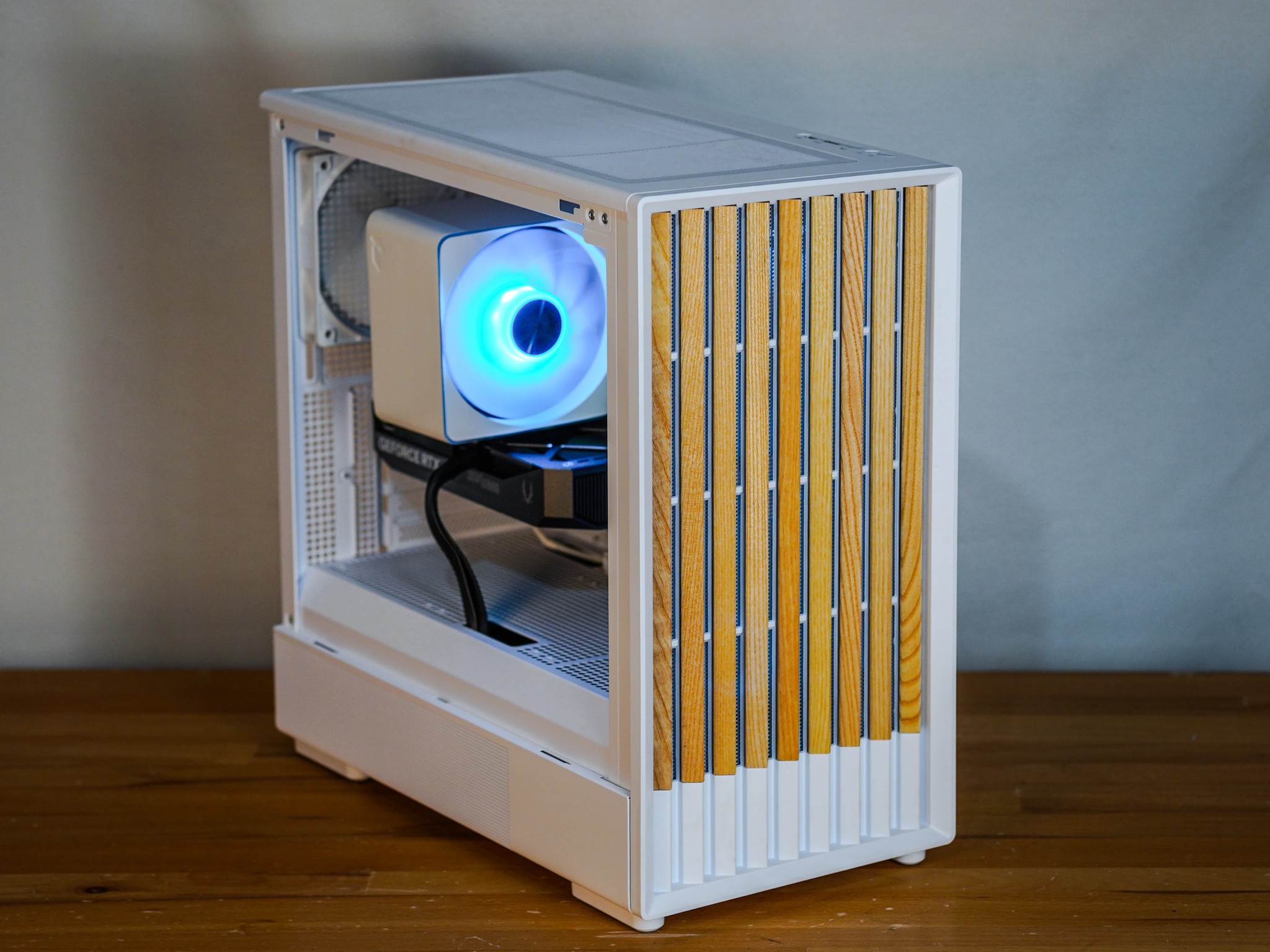 EXT Namu 70X - Intel Core i5 14400F, RTX 5060 Ti 16GB, 32GB DDR4, 1TB SSD