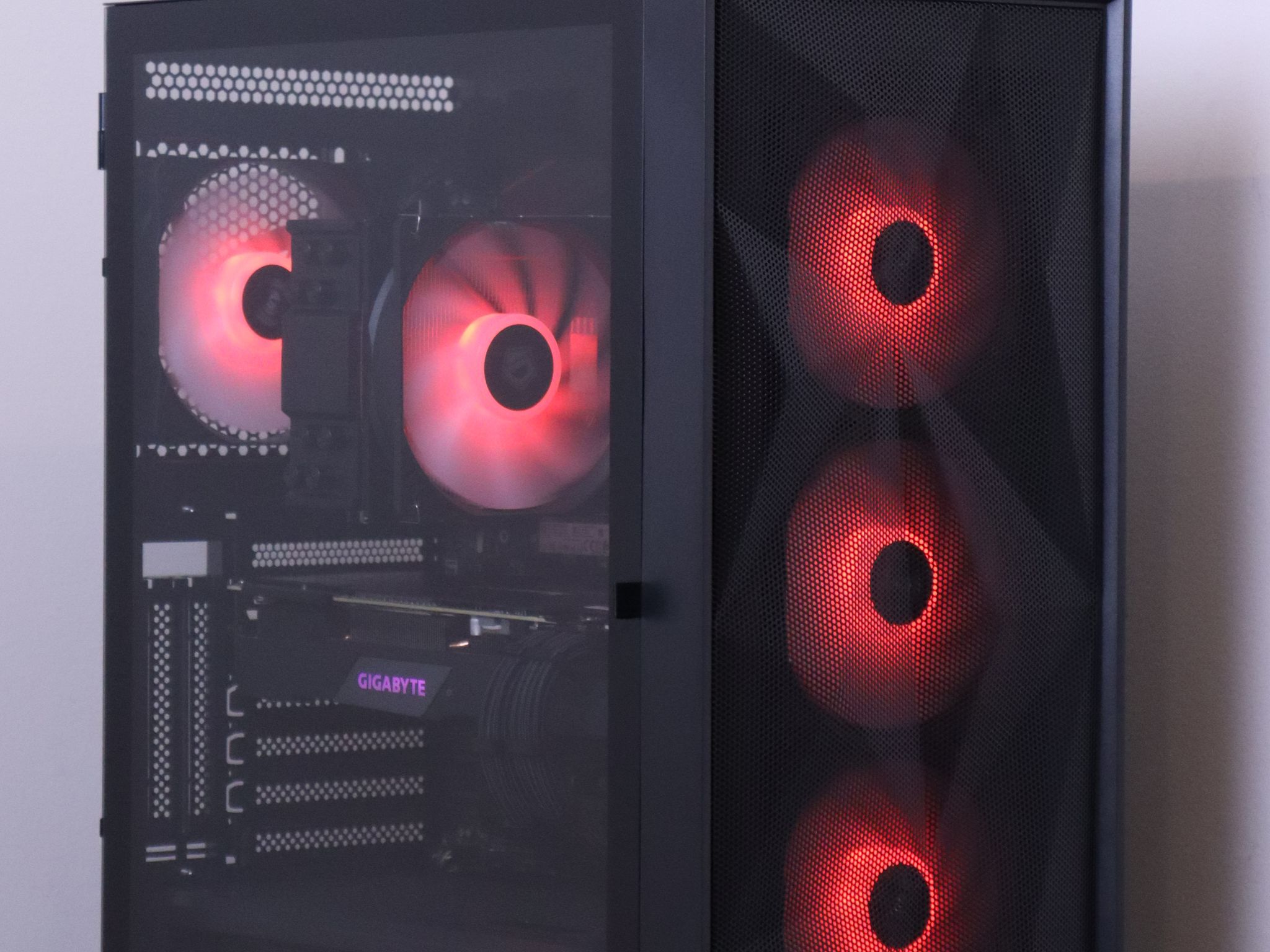 Black RGB Gaming PC | Ryzen 5 3600 - RTX 2070 Super - 1TB SSD
