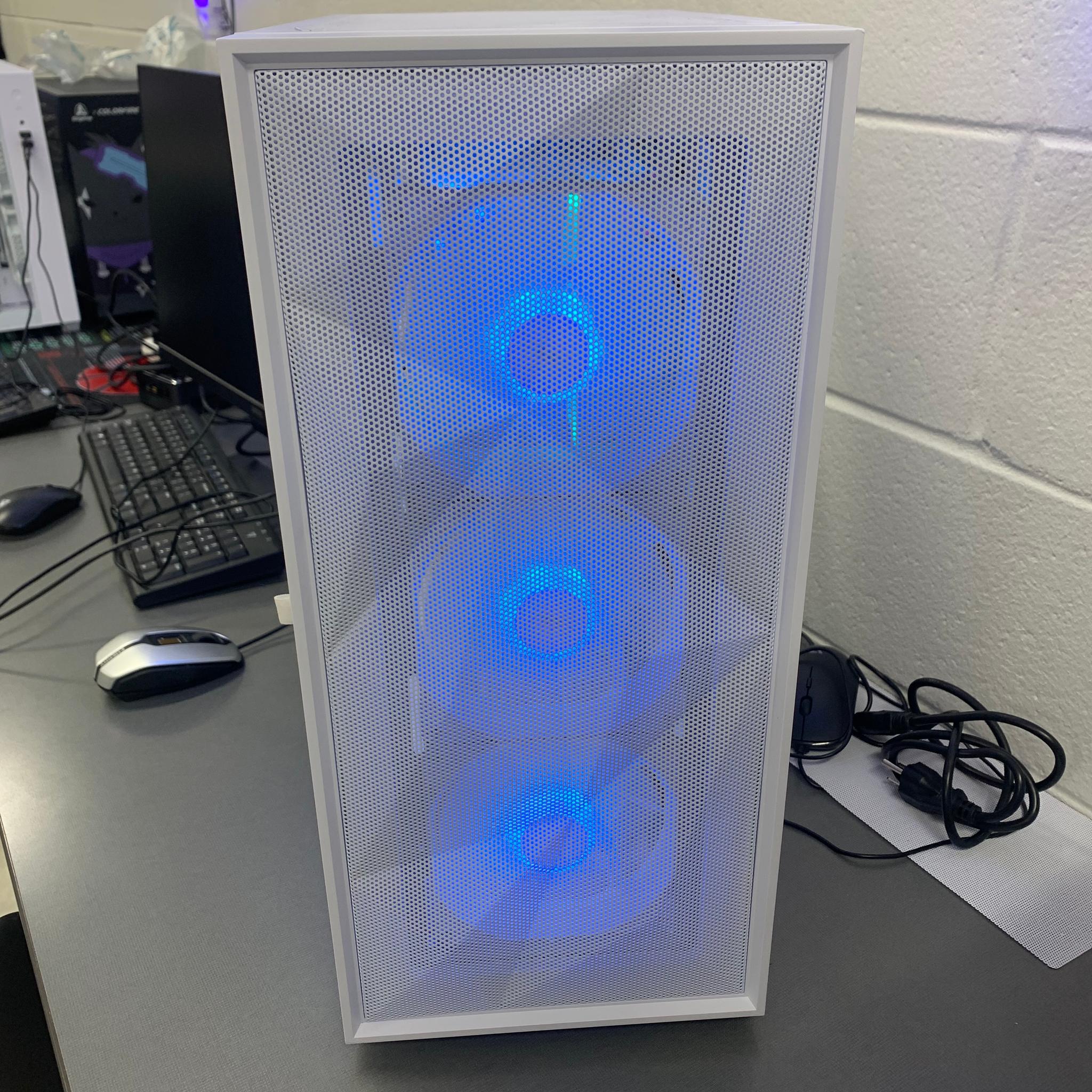 Christmas blast 9600X / RTX 5060 / 4 TB / 32 gb